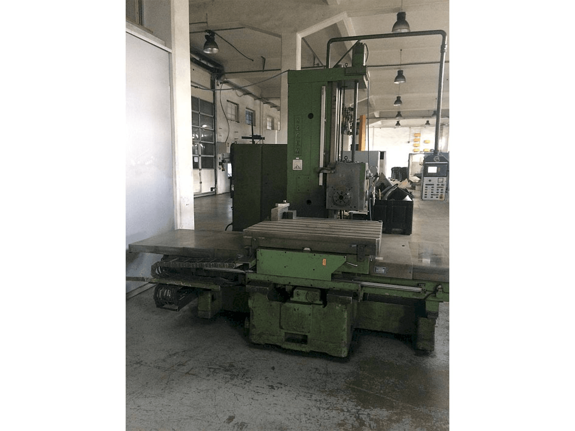 Vista Frontal da Sacem MST-XC/110 A/C máquina