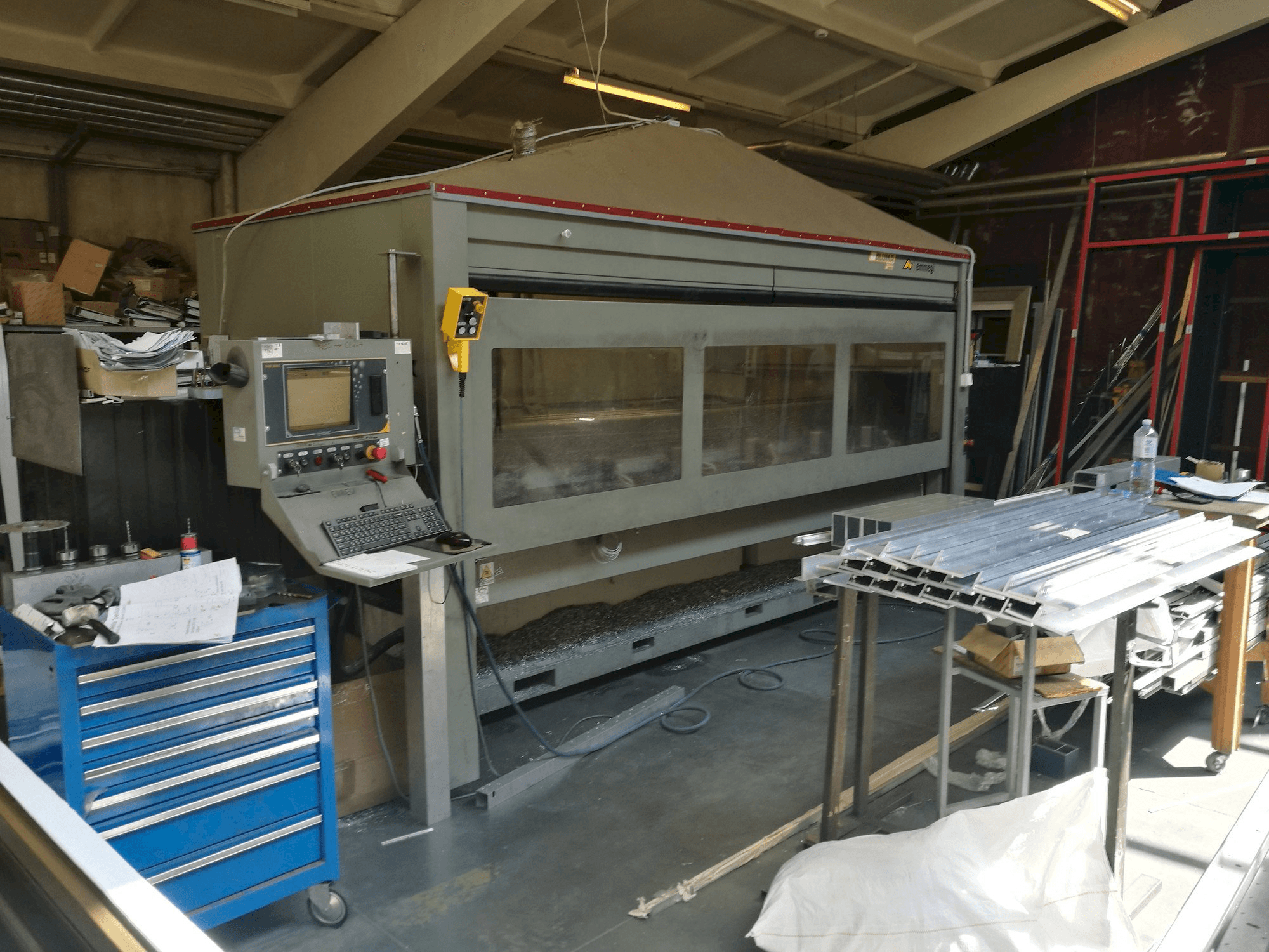 Vista Frontal da Aluma Phantomatic T4 A máquina