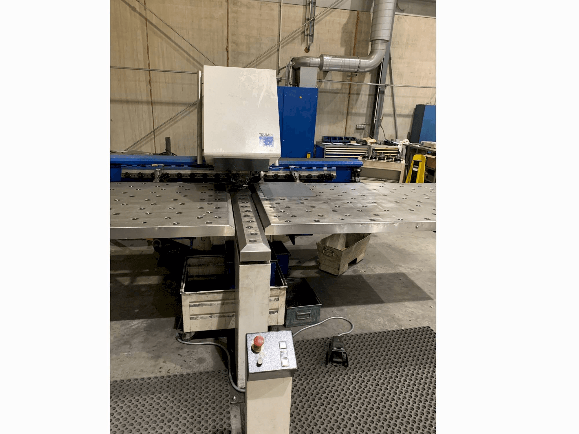 Vista Frontal da Trumpf Trumatic 200 máquina