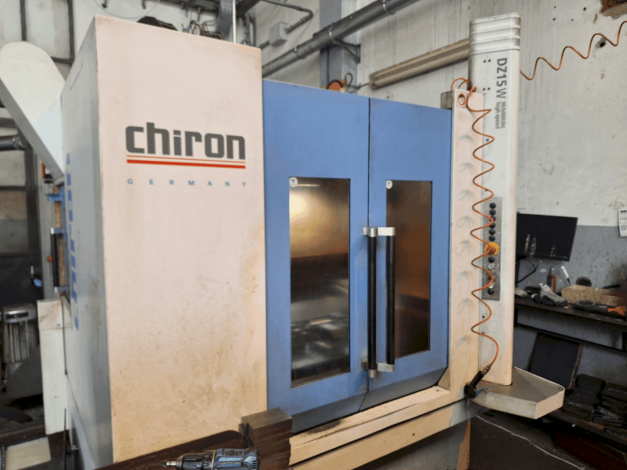 Vista Frontal da CHIRON DZ15W Magnum máquina