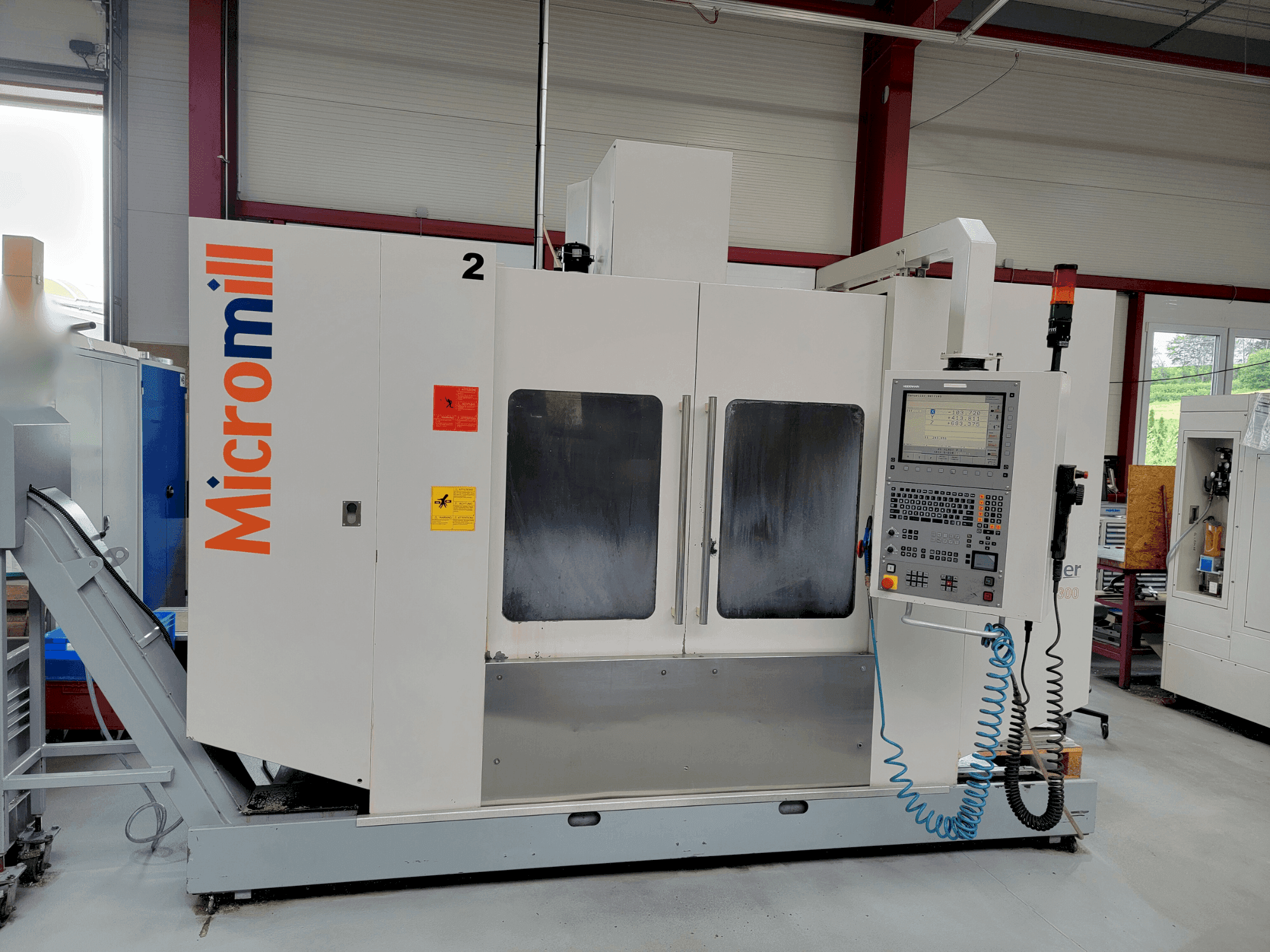 Vista Frontal da BUFFALO Micromill VMC 1300 máquina