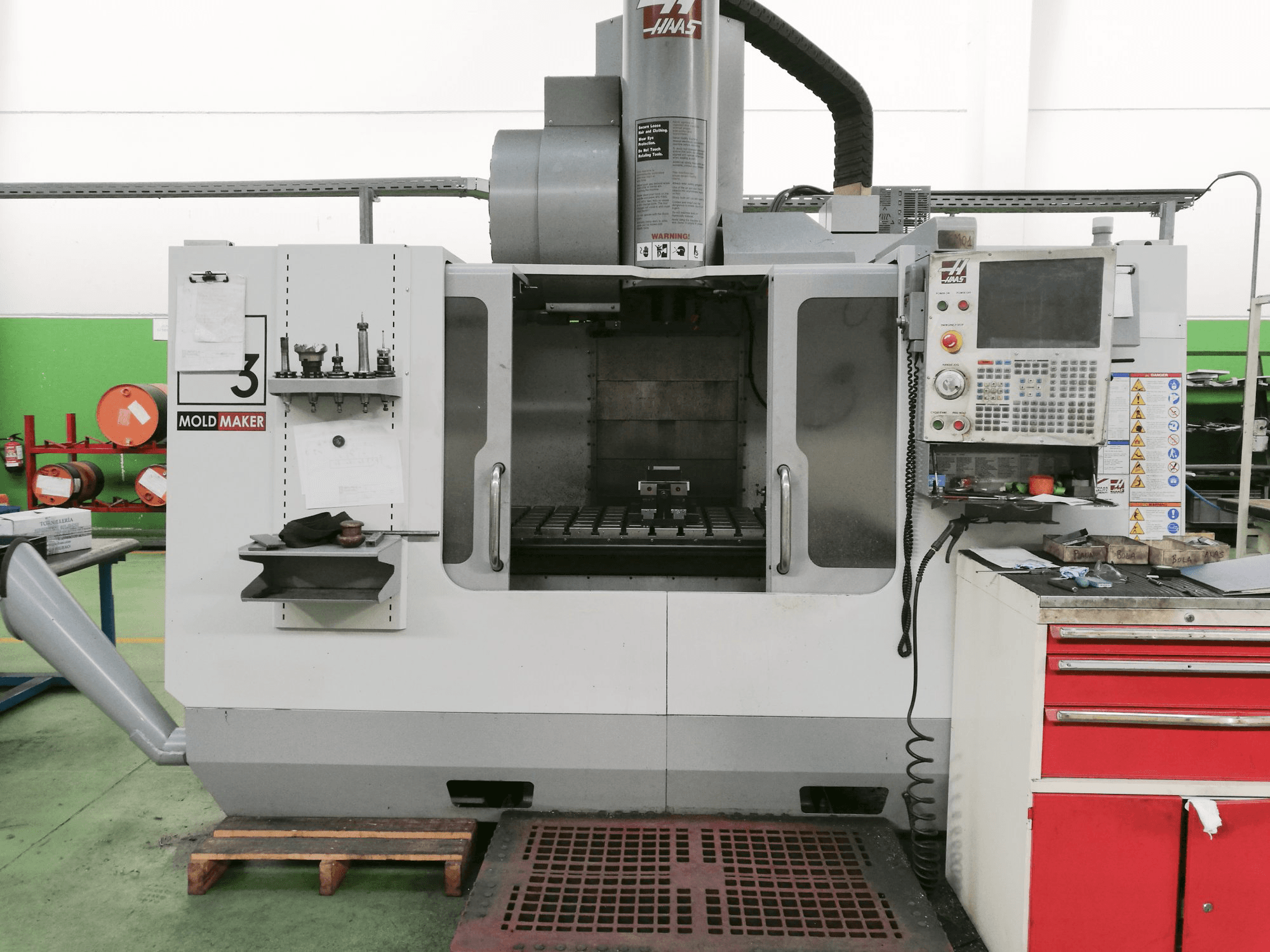 Vista Frontal da HAAS VM-3HE máquina