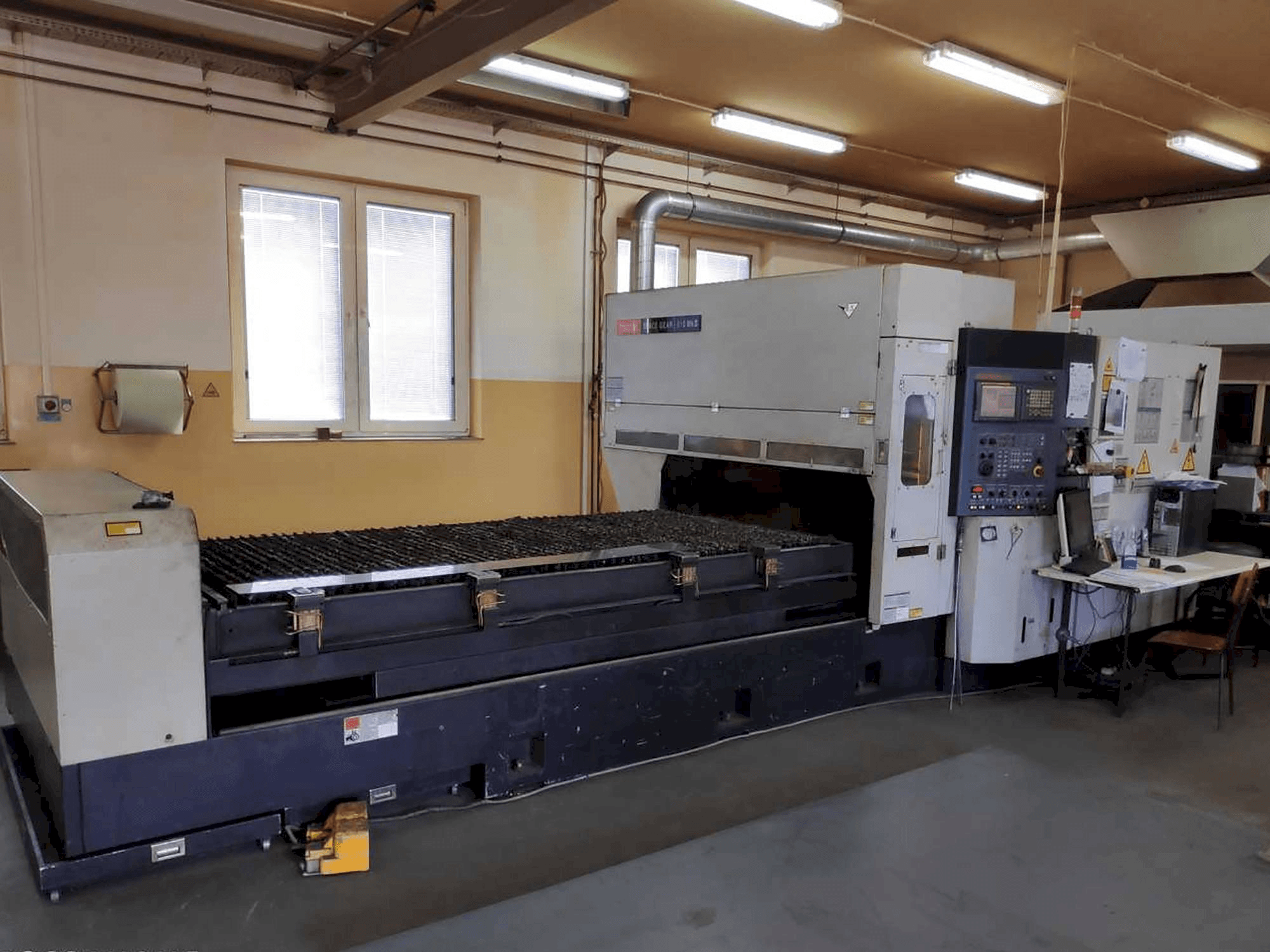 Vista Frontal da Mazak Space Gear 510 Mk II máquina
