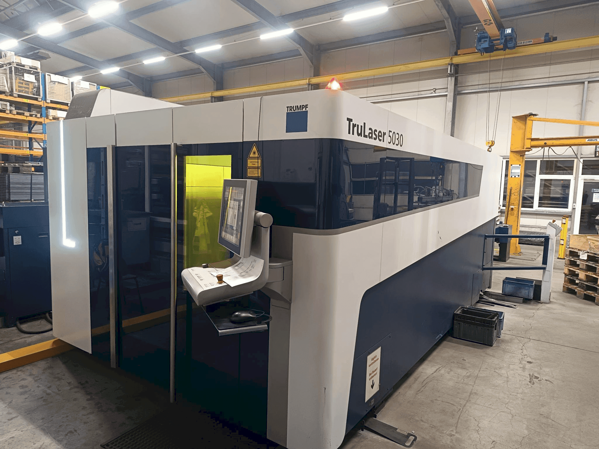 Vista Frontal da TRUMPF Trulaser 5030 Fiber máquina