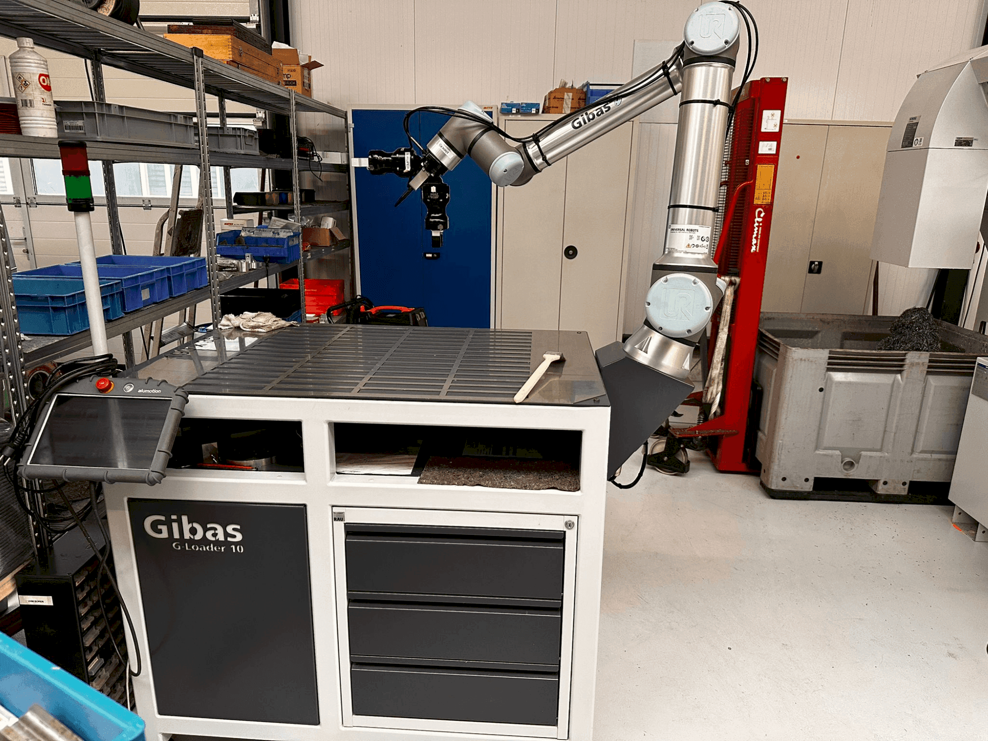 Vista Frontal da Universal Robots UR10e-Serie máquina