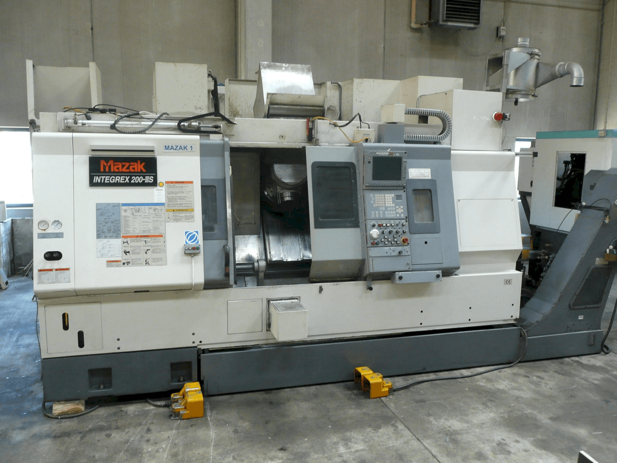 Vista Frontal da Mazak INTEGREX 200-IIIS máquina