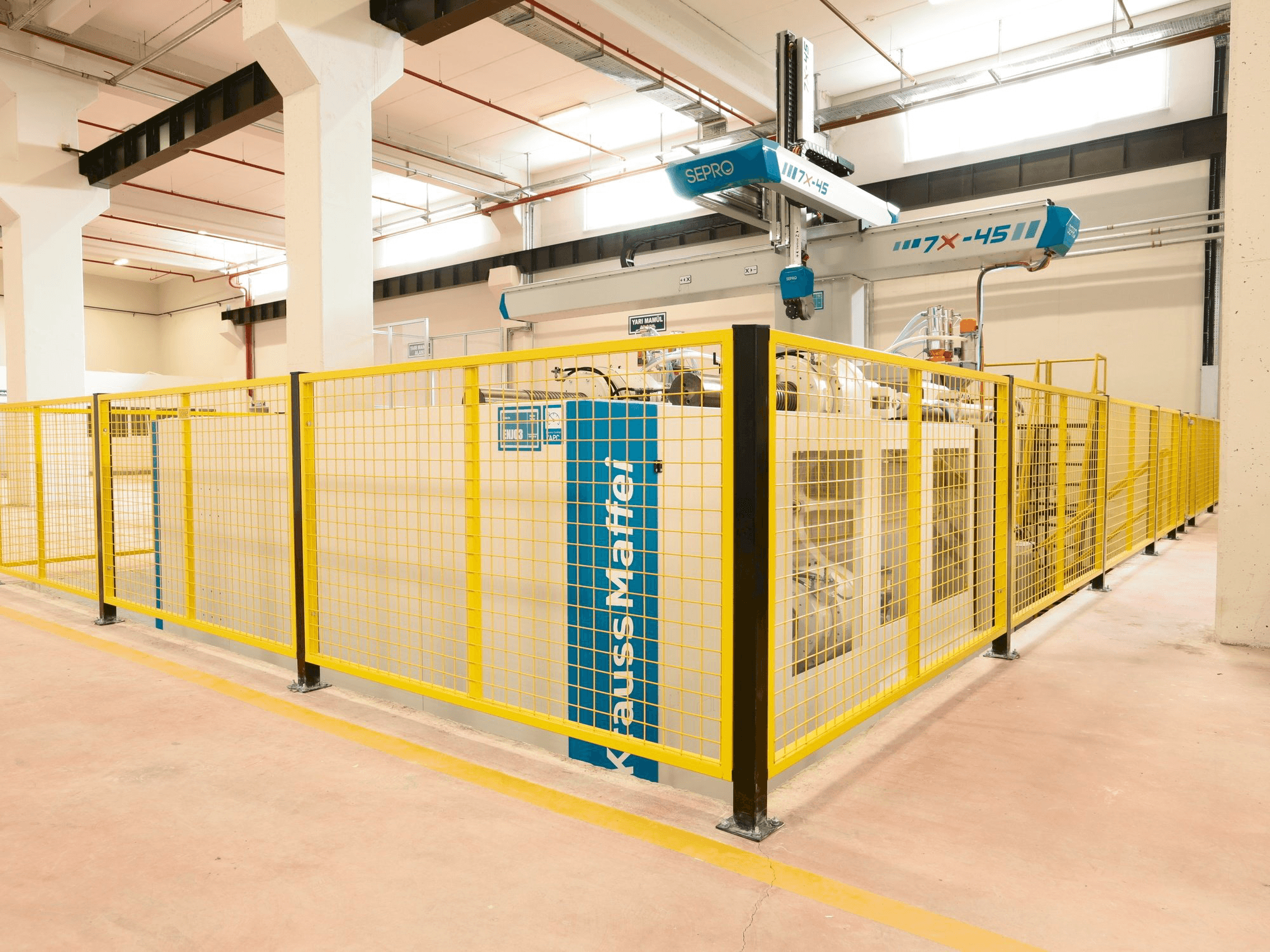 Vista Frontal da Krauss Maffei 1300/8100 MX máquina