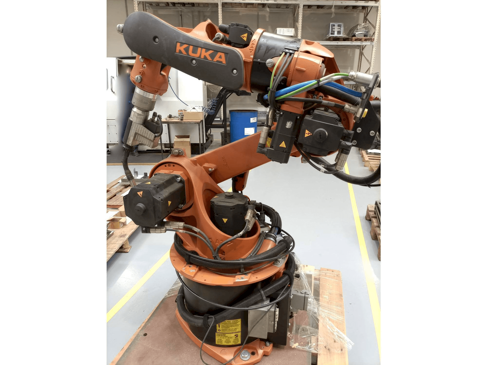 Vista Frontal da KUKA KR16 ARC HW máquina
