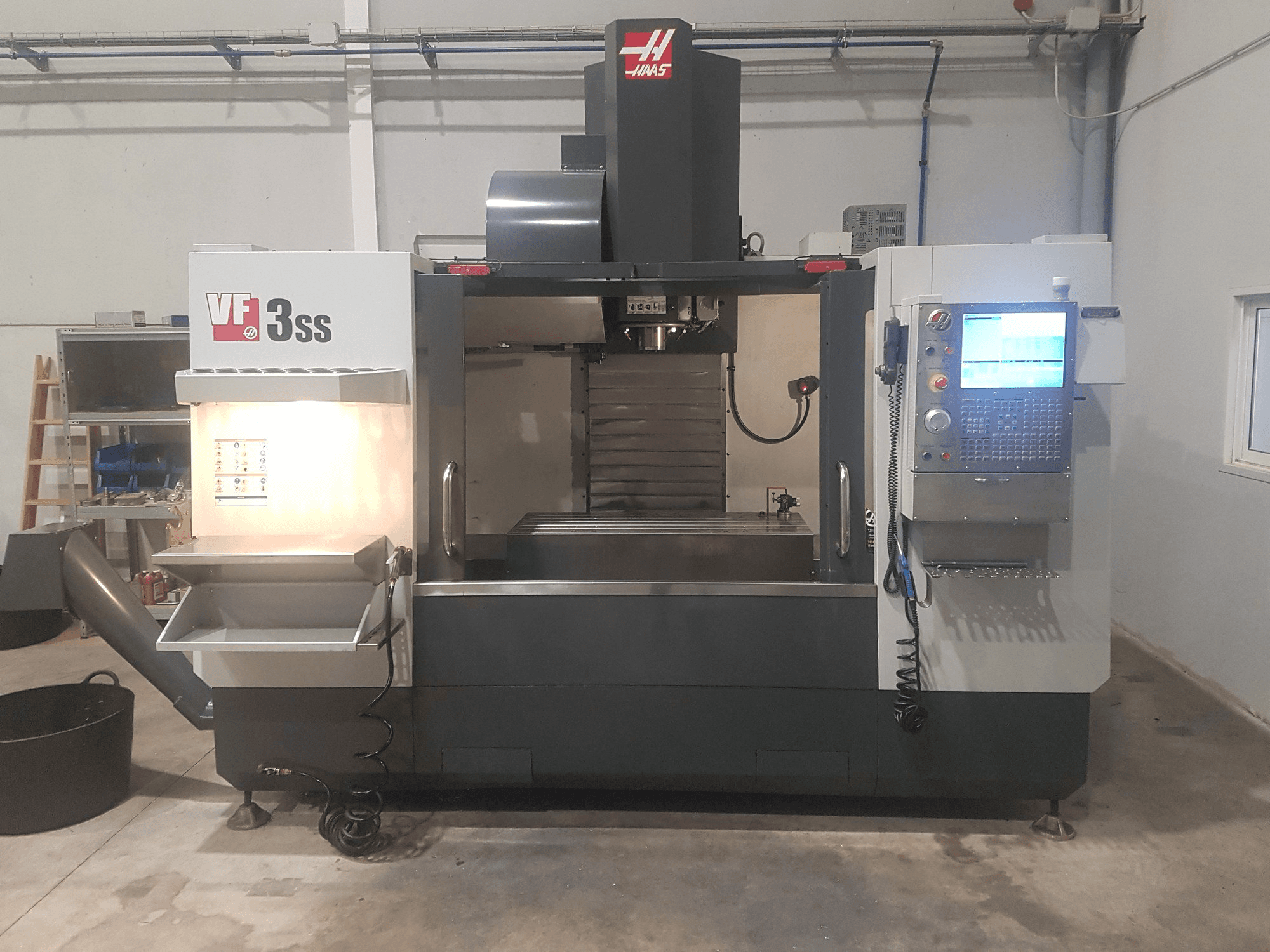 Vista Frontal da HAAS VF- 3SS máquina