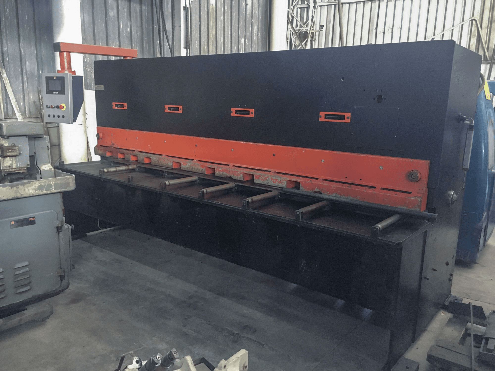 Vista Direita da Durma DHGM 3006 máquina