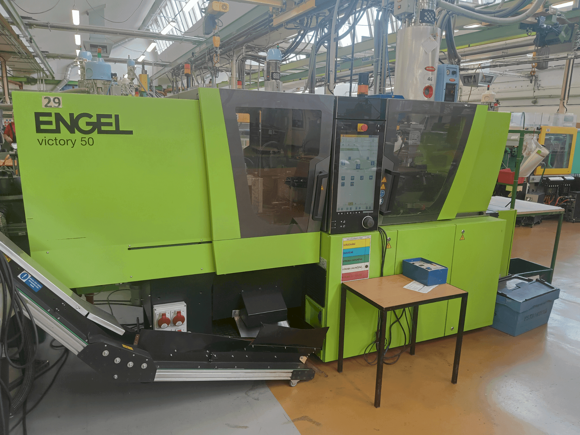 Vista Frontal da Engel Victory 200/50 spex máquina