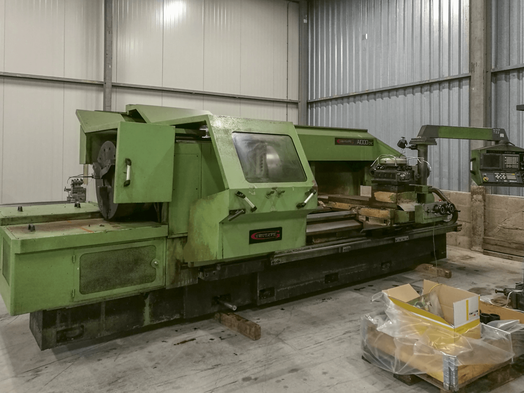 Vista Frontal da Gurutzpe A-1000 CNC máquina