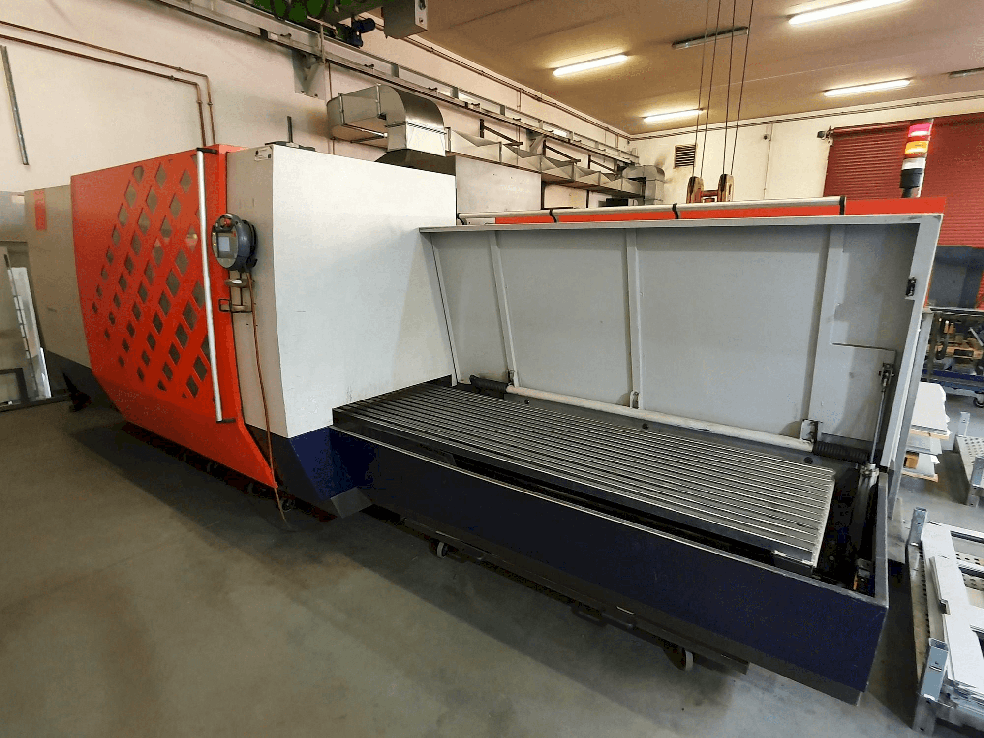 Vista Frontal da Bystronic ByVention 3015 máquina