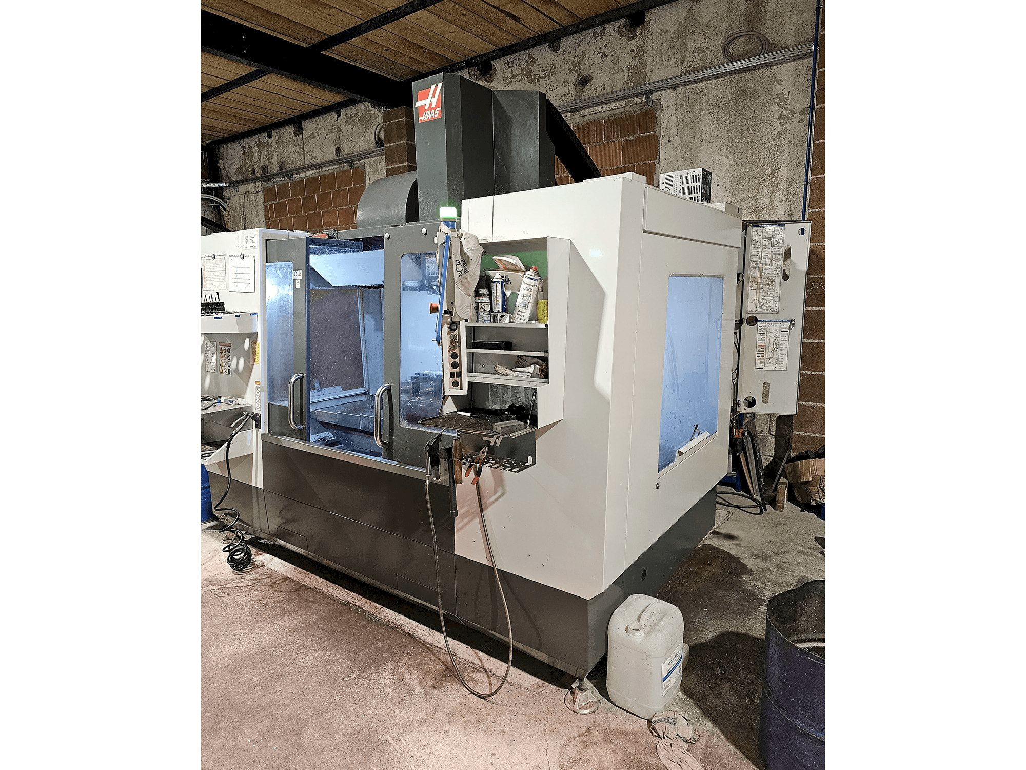 Vista Frontal da HAAS VM3 máquina
