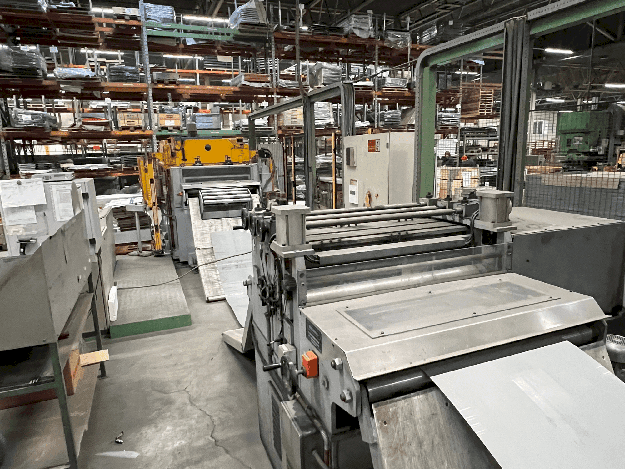 Vista Frontal da MECASTEEL Coil Press Feeding Line máquina