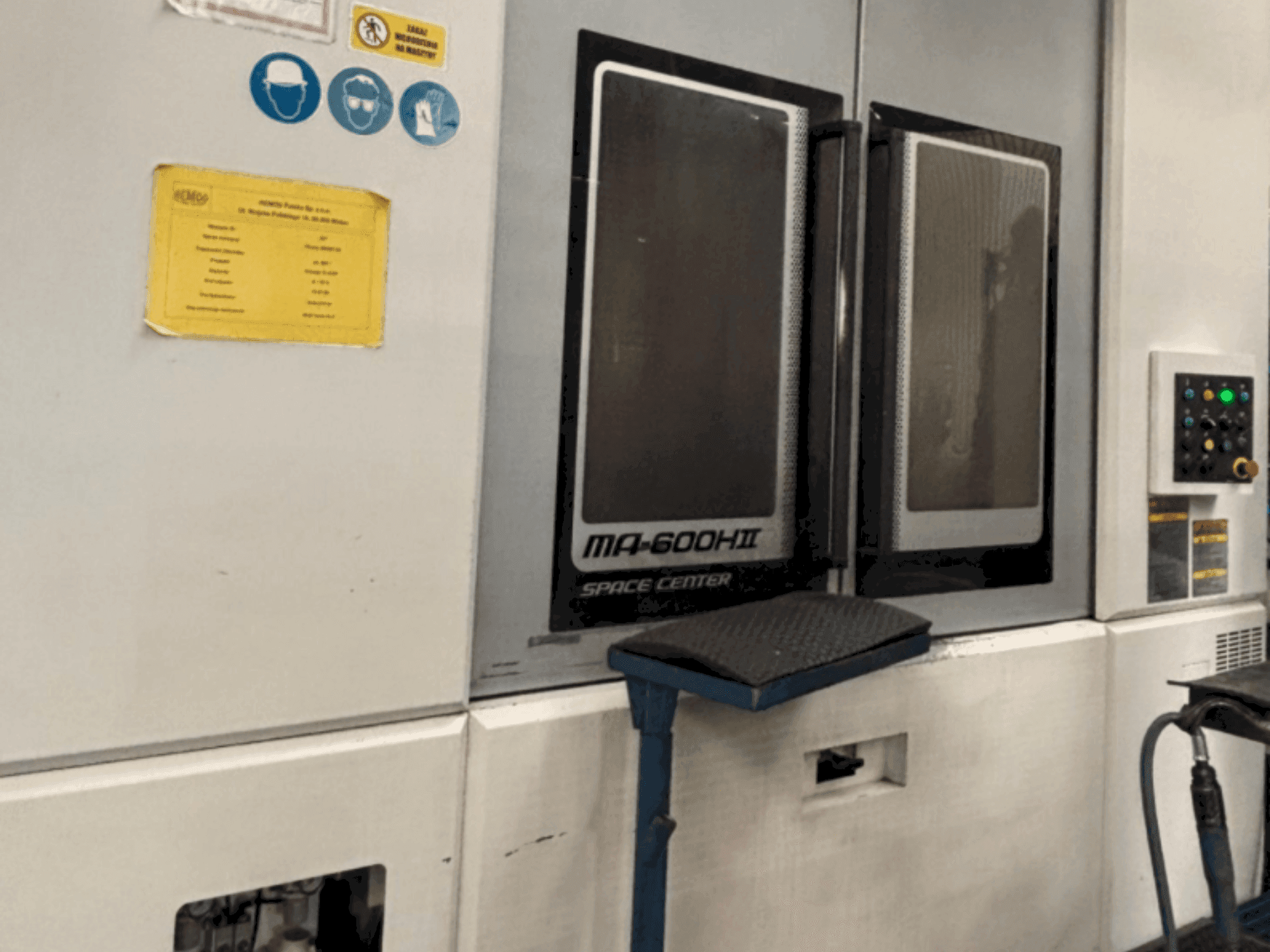 Vista Frontal da Okuma MA 600H II máquina