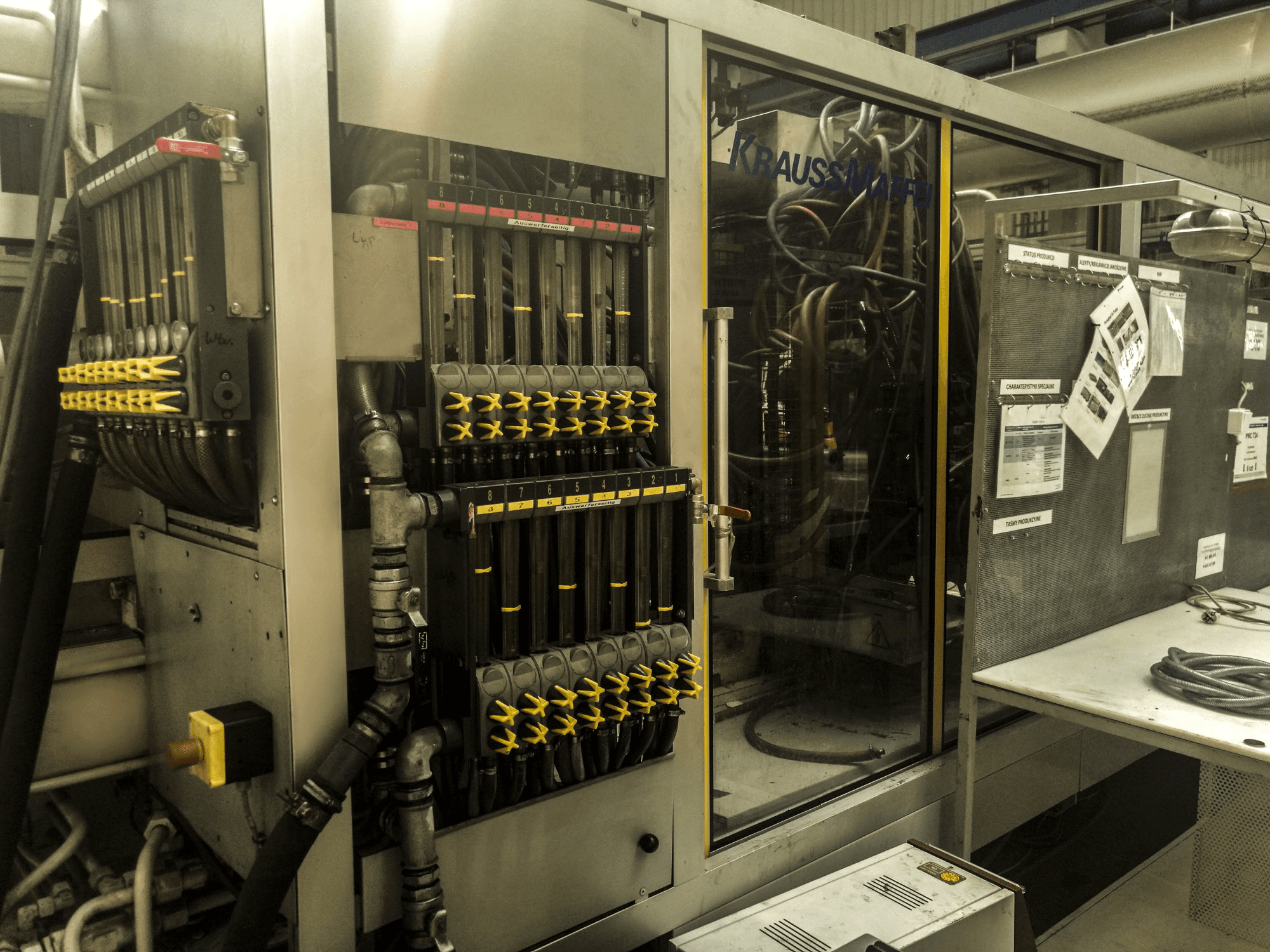 Vista Frontal da Krauss Maffei 800-8000 MC máquina