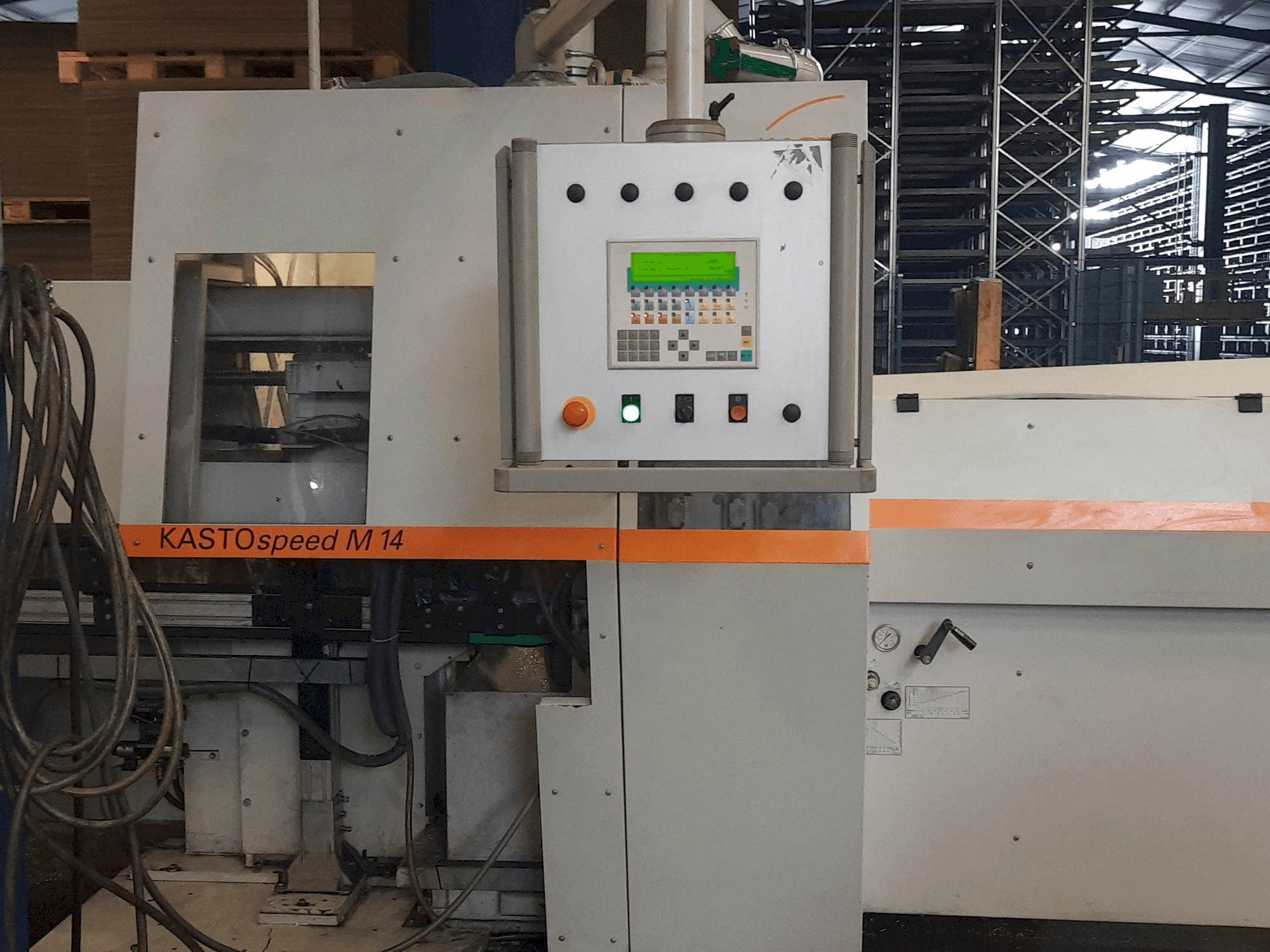 Vista Frontal da KASTO speed M14 máquina