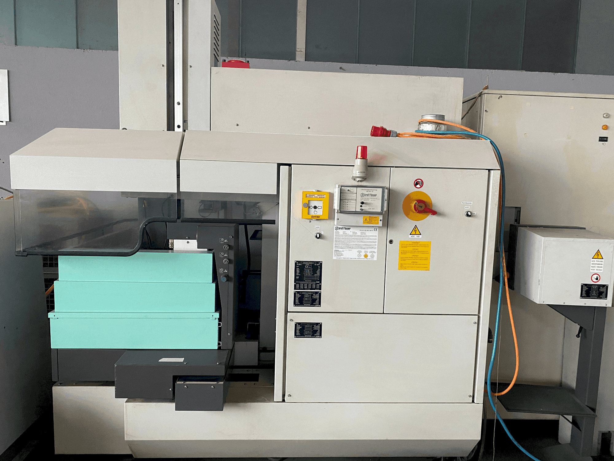 Vista Frontal da AGIE Agietron Integral 2 máquina