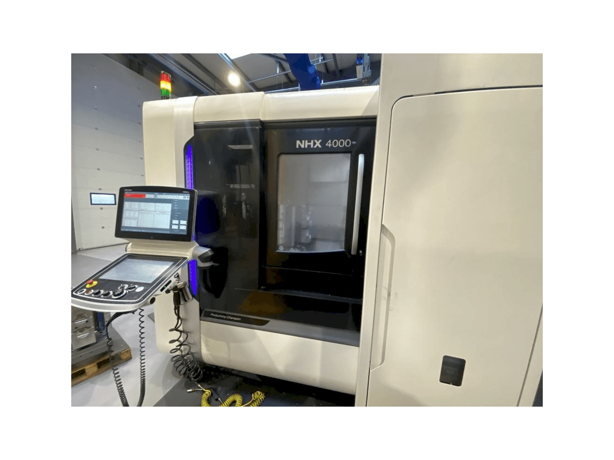 Vista Frontal da DMG MORI NHX 4000 máquina