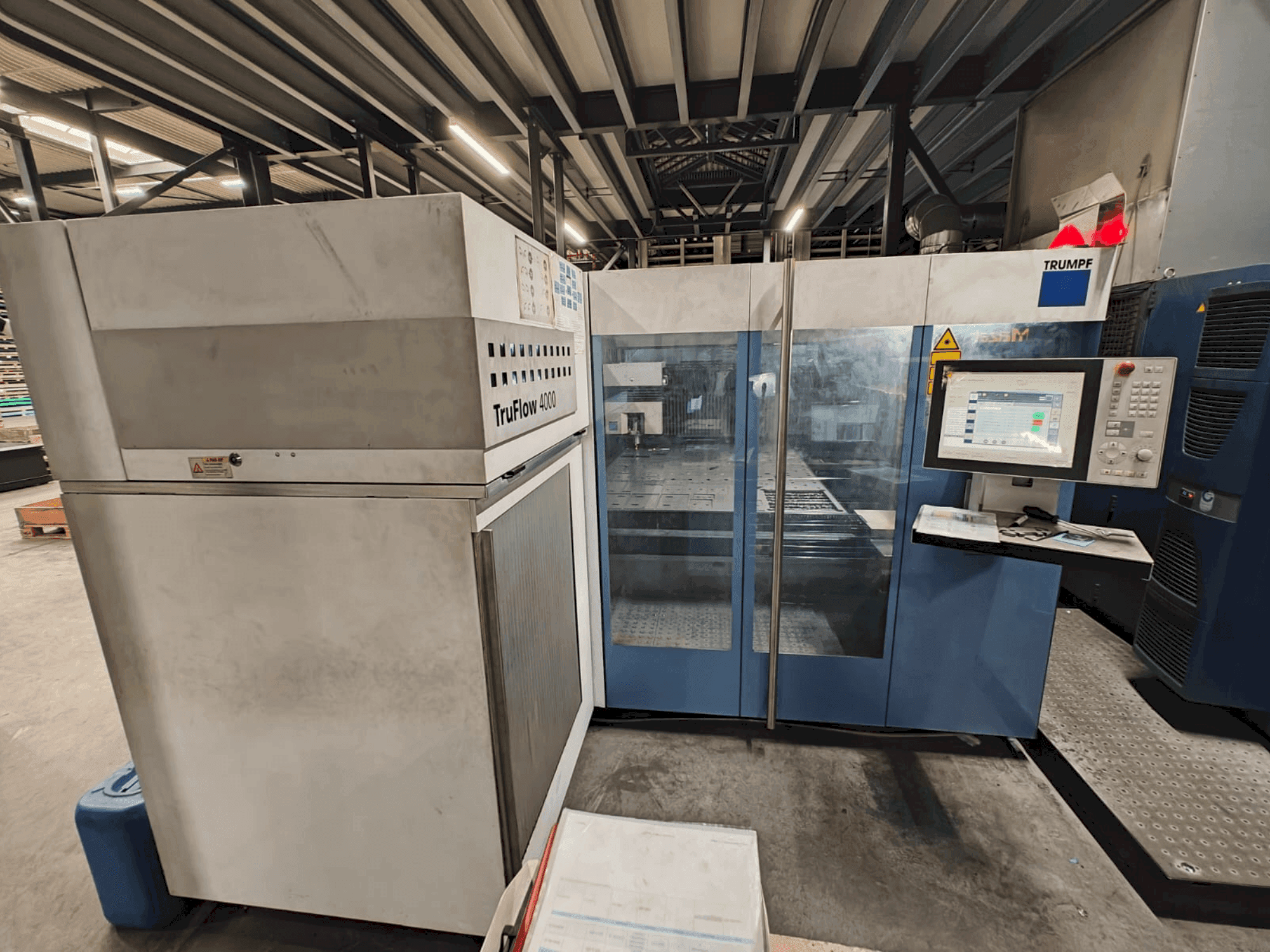 Vista Frontal da TRUMPF TruLaser 3030 máquina