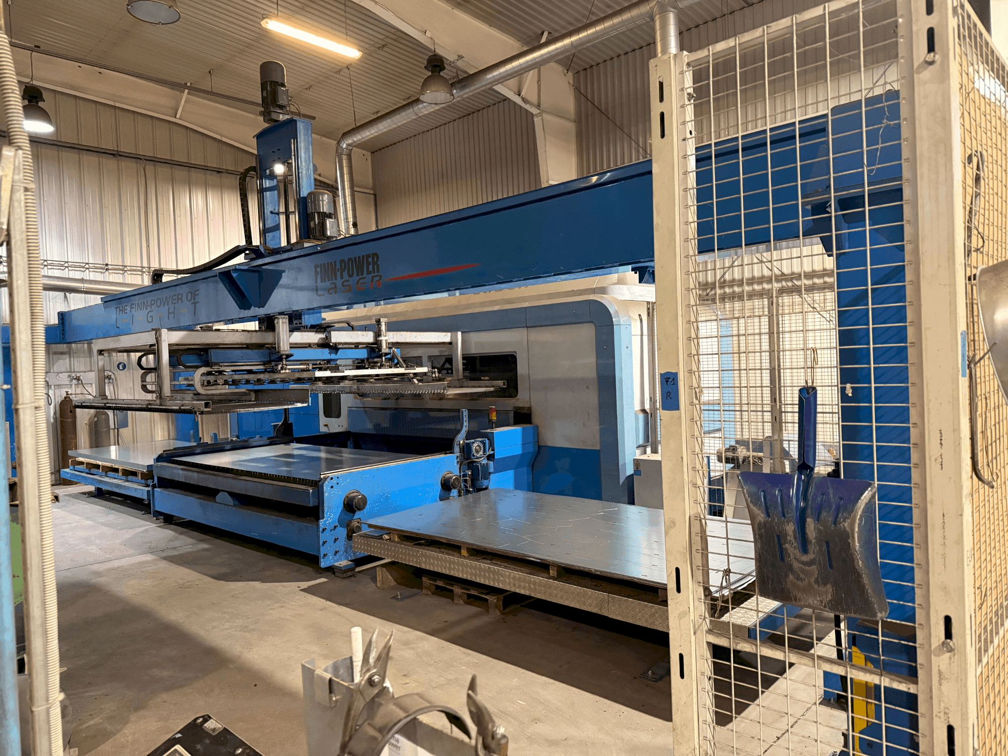 Vista Frontal da Finn-Power FPL6-BL máquina