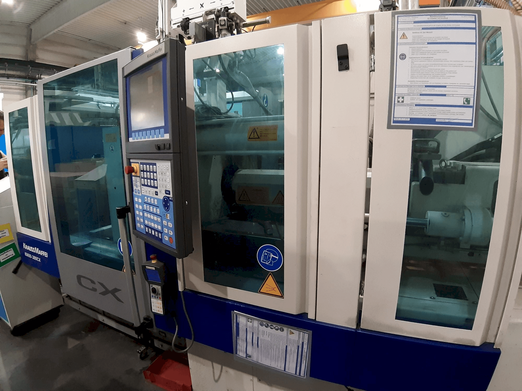 Vista Frontal da Krauss Maffei 80 - 380 CX máquina