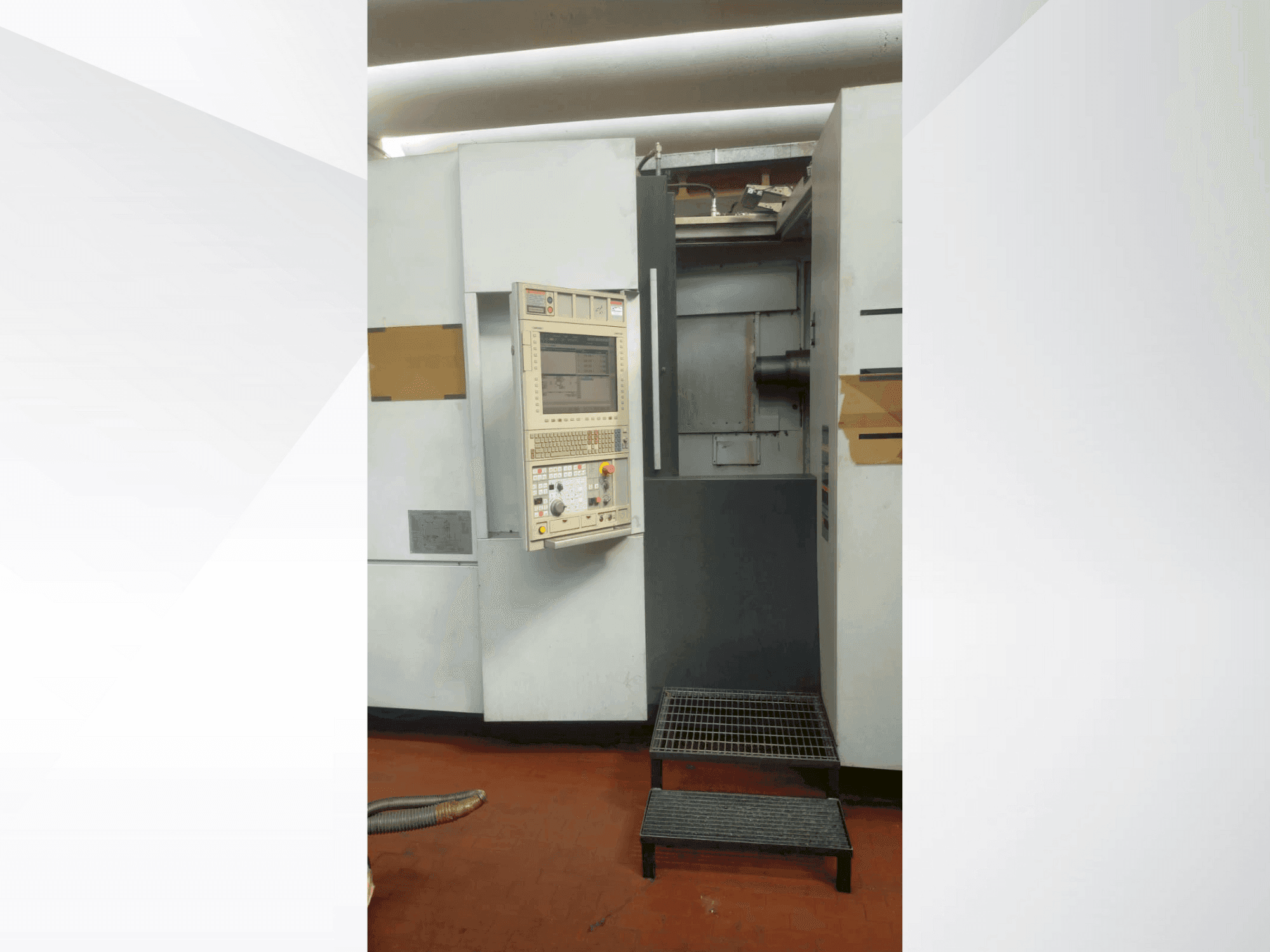 Vista Frontal da MORI SEIKI NH 5000/40 DCG máquina