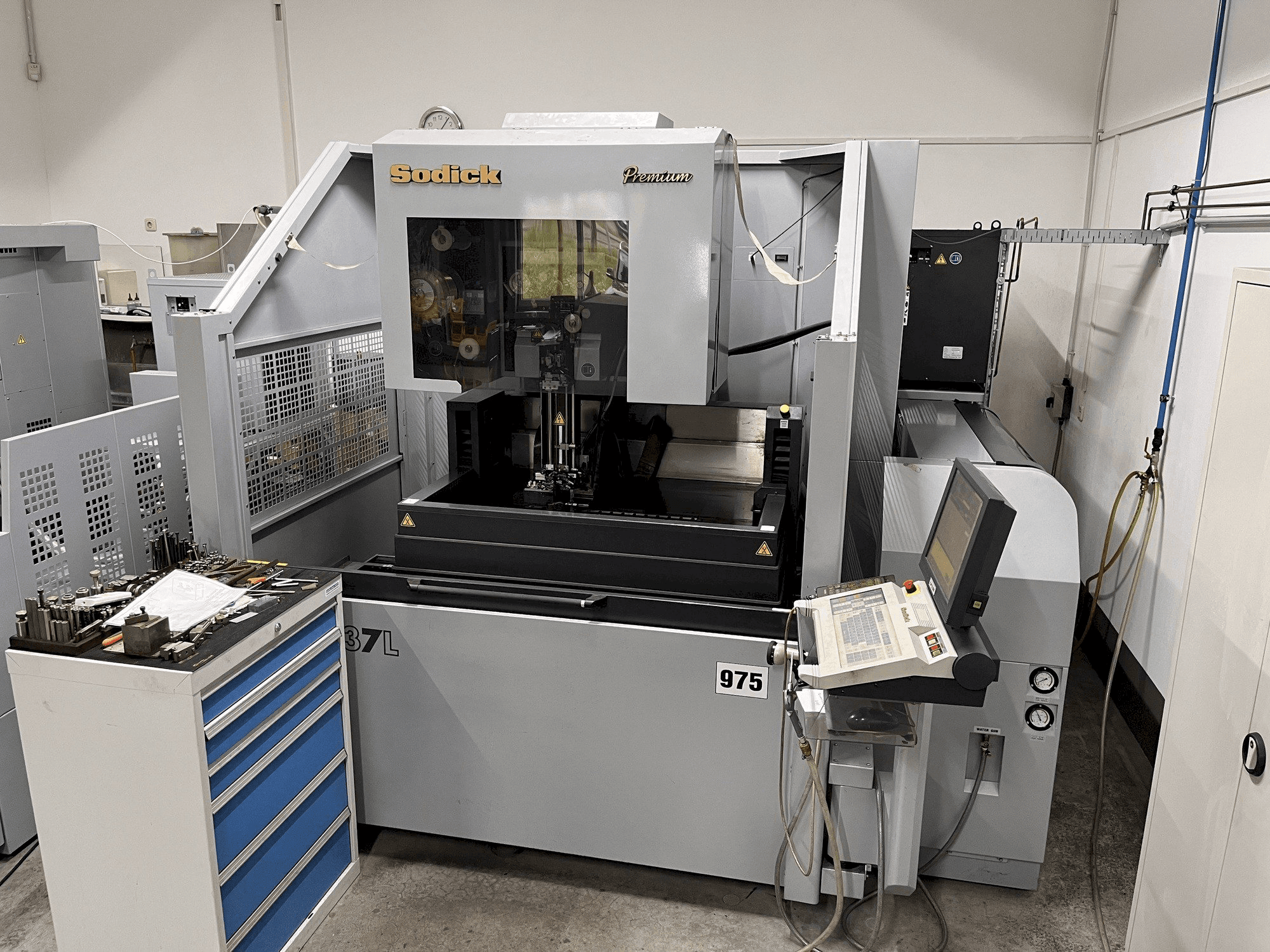 Vista Frontal da Sodick AQ537L máquina