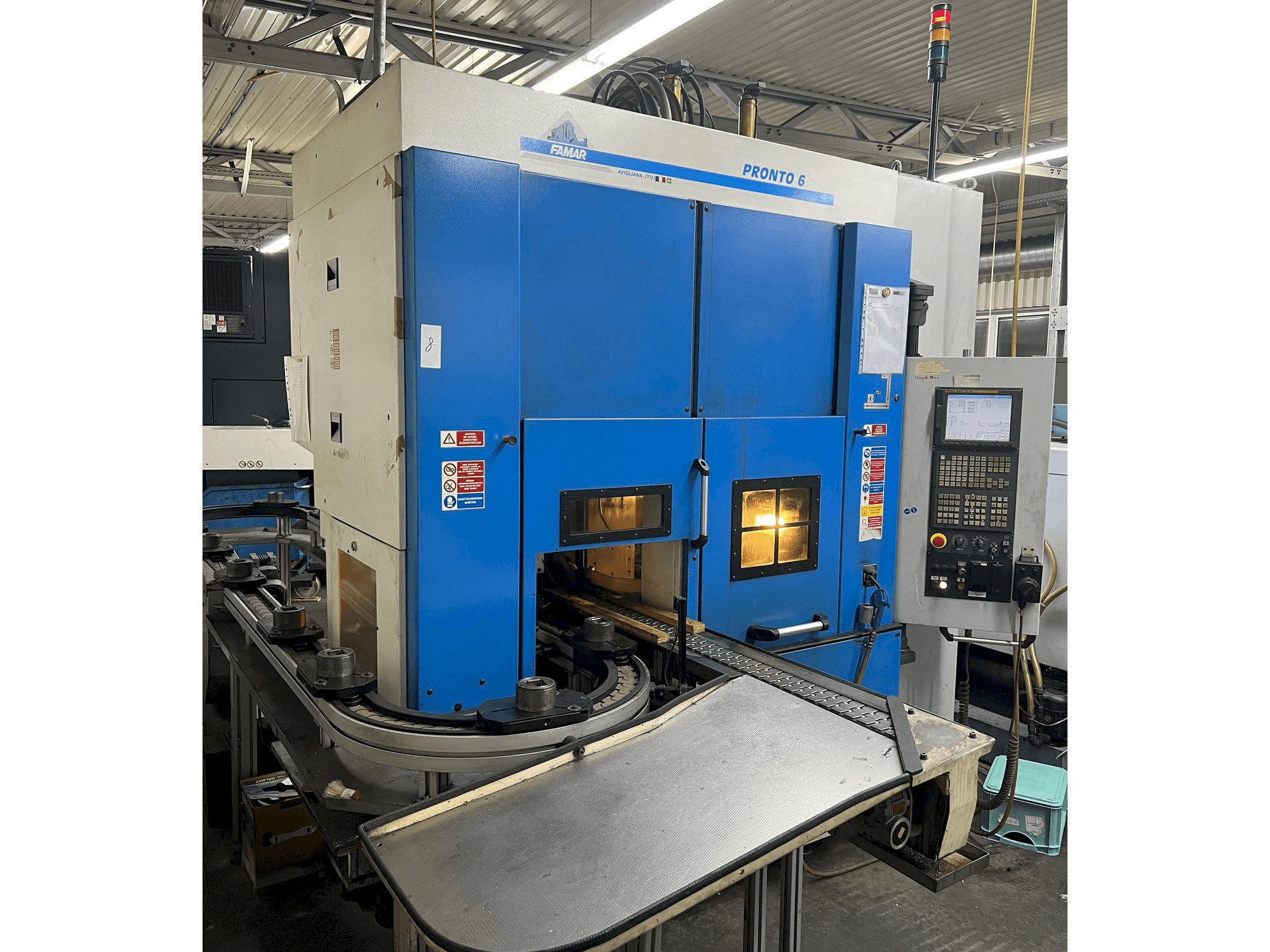 Vista Frontal da Famar Pronto 6 máquina