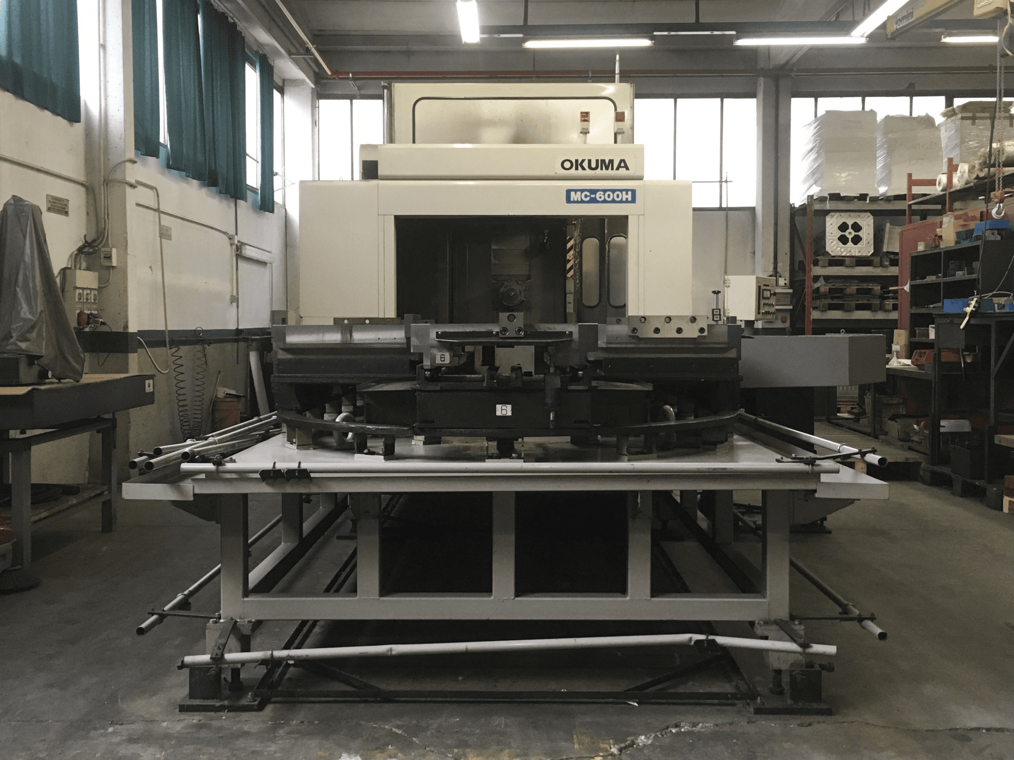 Vista Frontal da Okuma MC-600H máquina