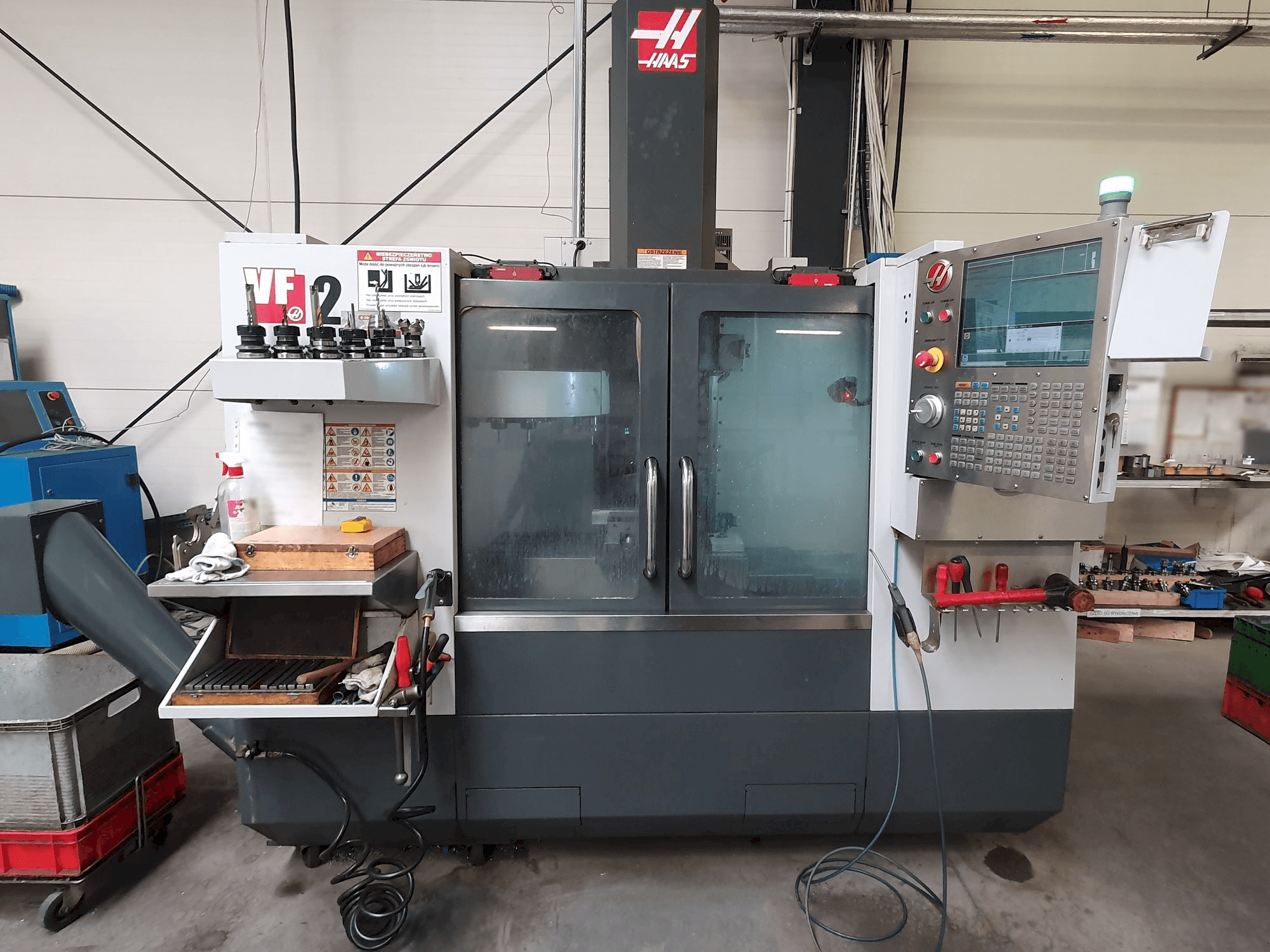 Vista Frontal da HAAS VF-2 máquina