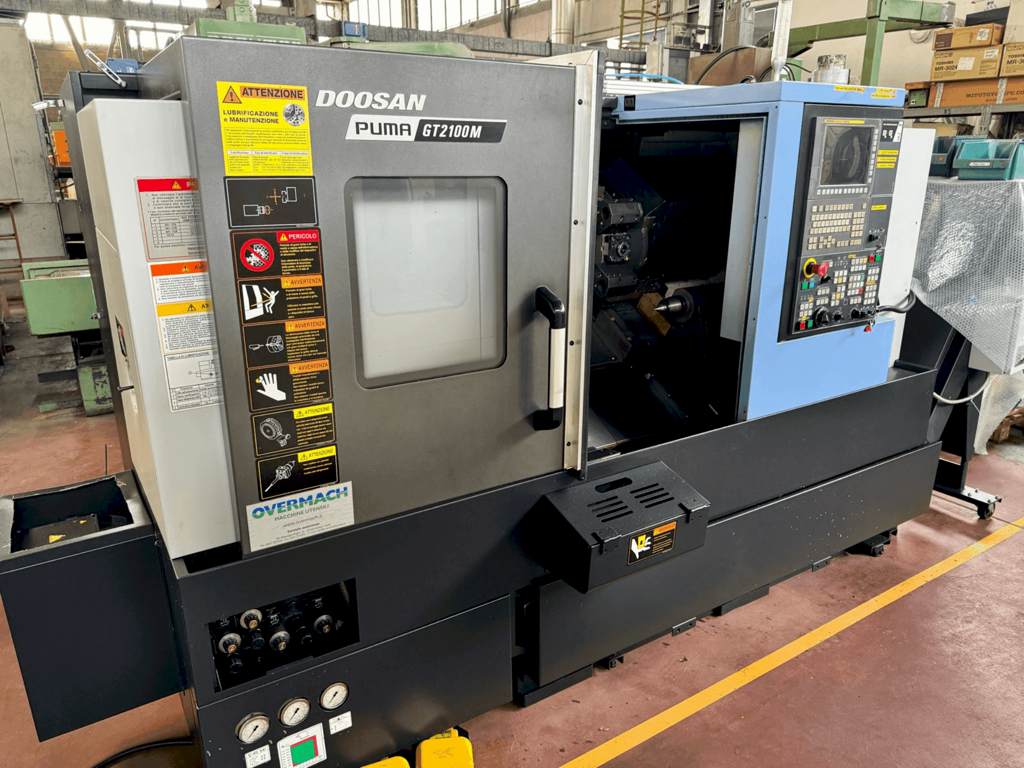 Vista Frontal da DOOSAN PUMA GT 2100M máquina