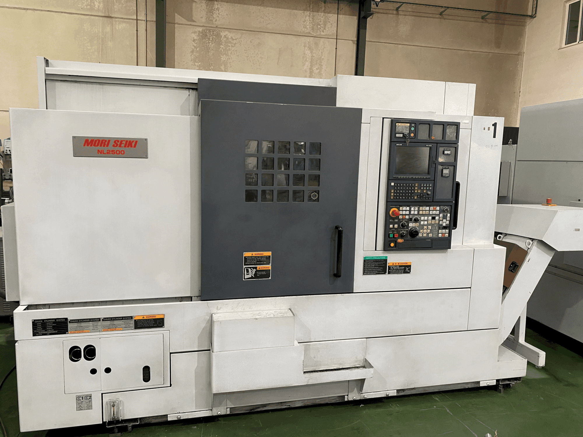 Vista Frontal da MORI SEIKI NL 2500 SY (2007) máquina