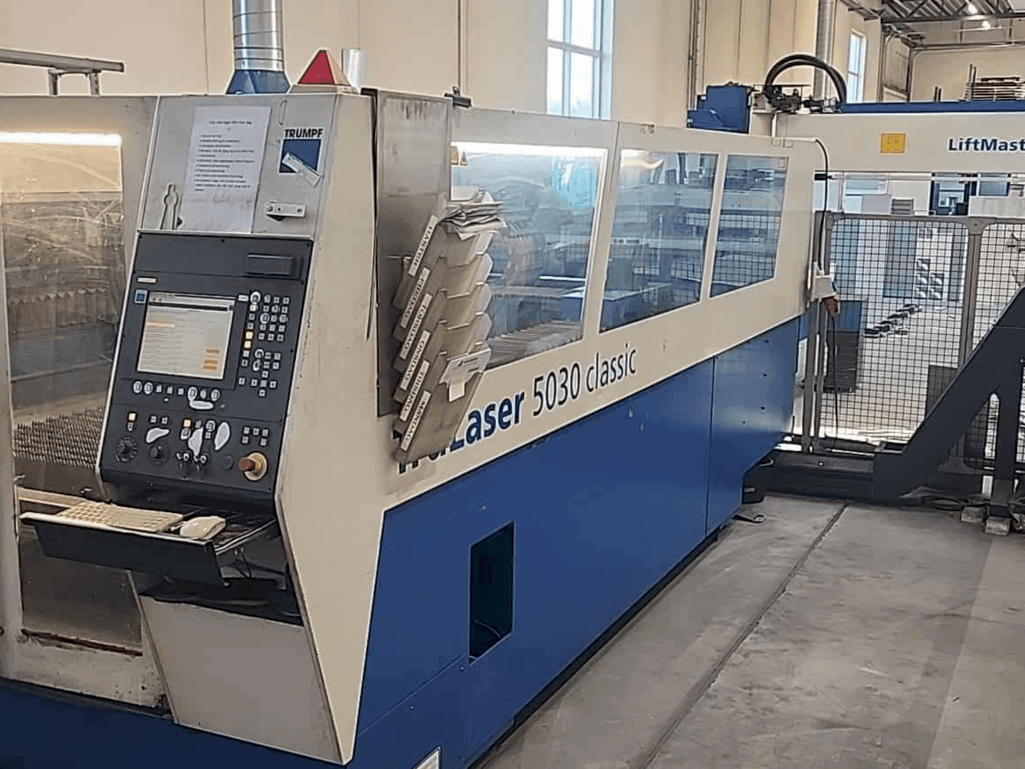 Vista Frontal da TRUMPF TruLaser 5030 classic máquina