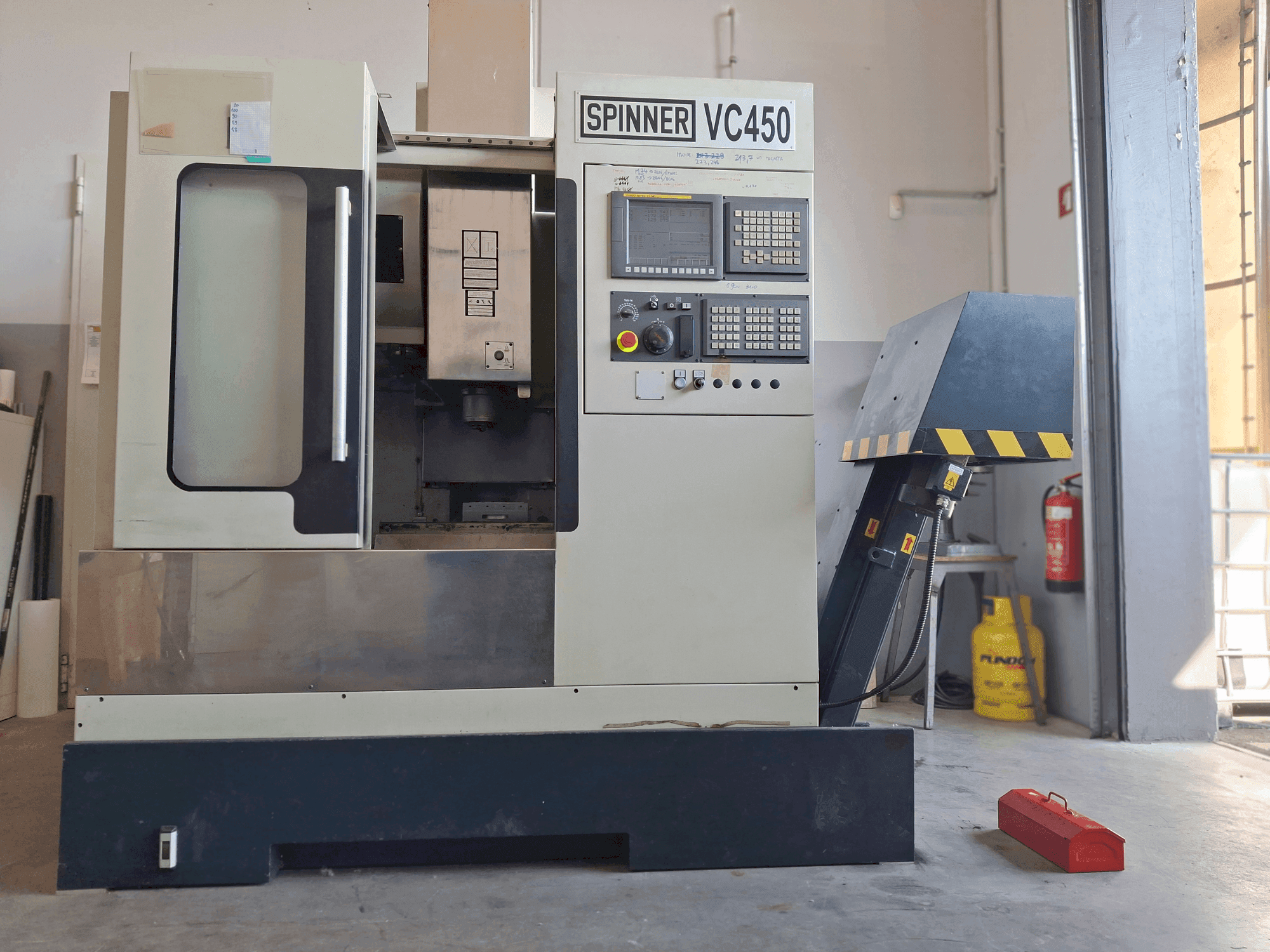 Vista Frontal da SPINNER VC 450 máquina