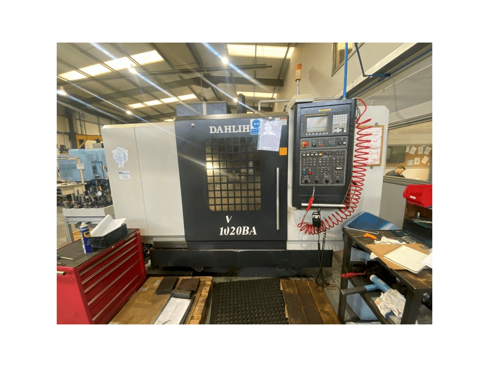 Vista Frontal da DAH LIH MCV 1020 BA máquina