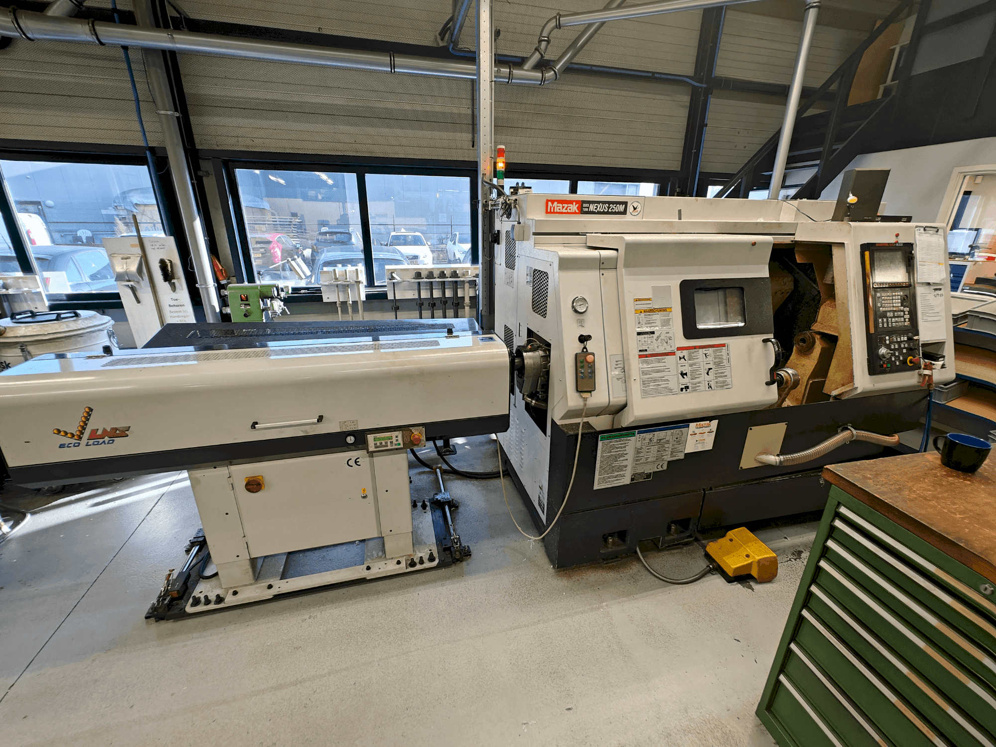 Vista Frontal da Mazak Quick Turn Nexus 250M máquina