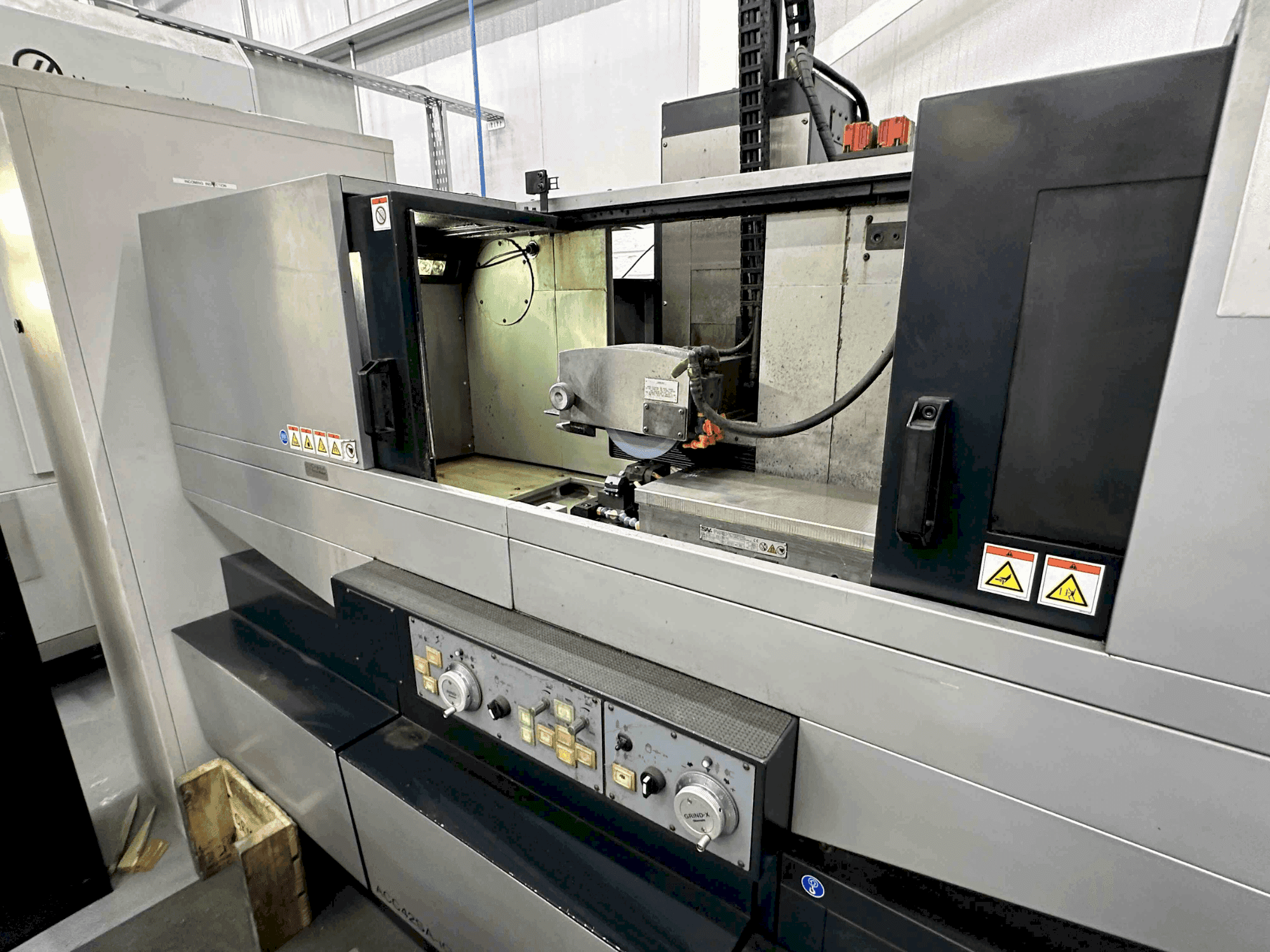 Vista Frontal da OKAMOTO Grind-X ACC 42SAiQ máquina