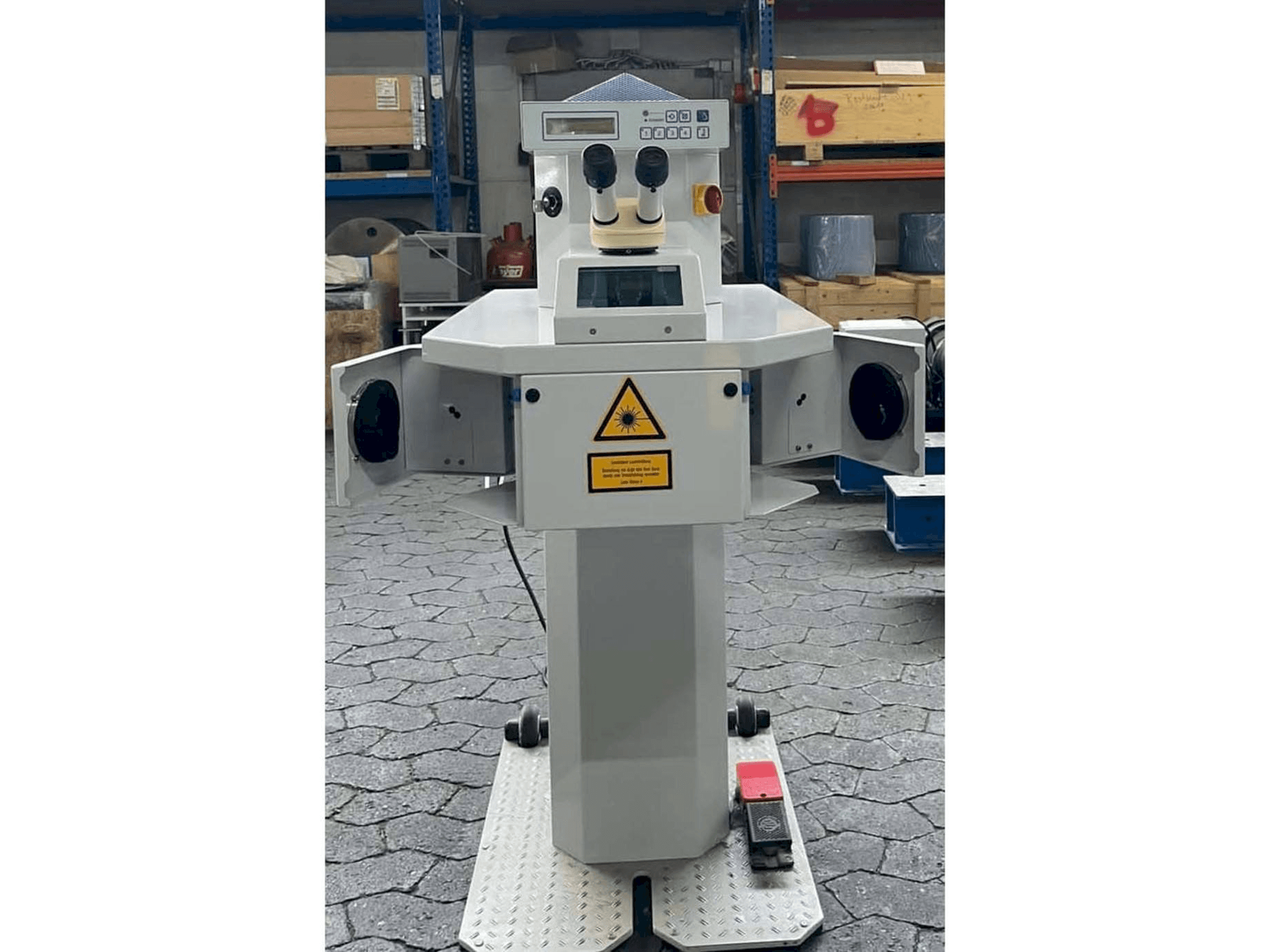 Vista Frontal da ALPHA LASER ALO 30 máquina