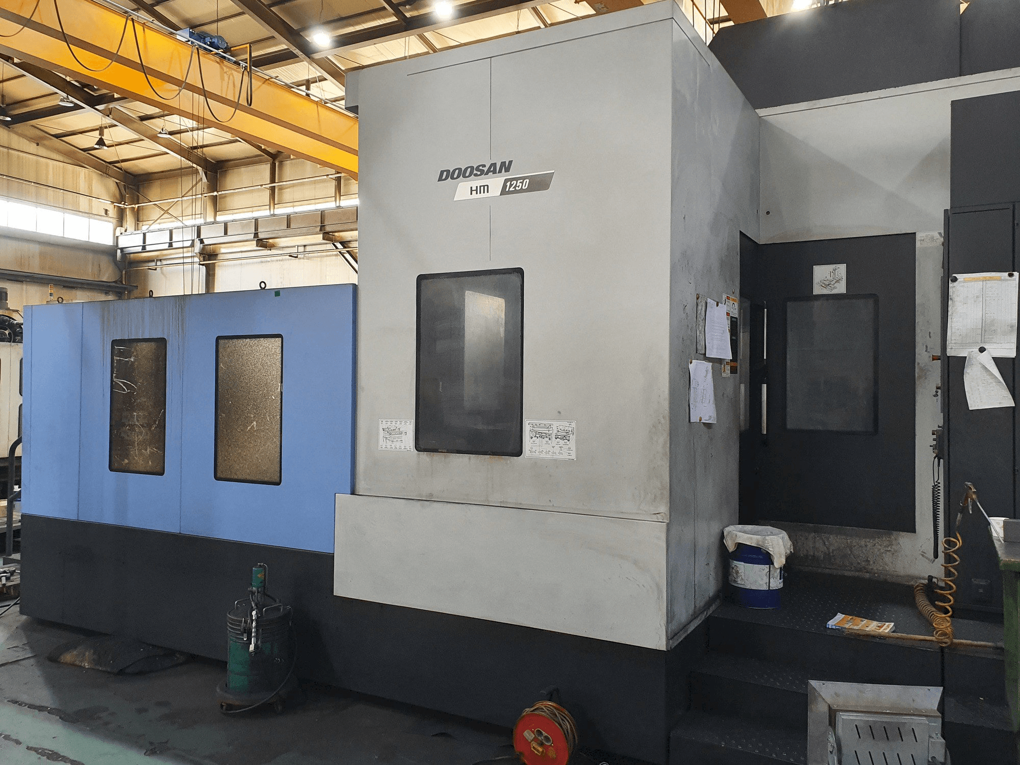 Vista Frontal da Doosan HM 1250 máquina
