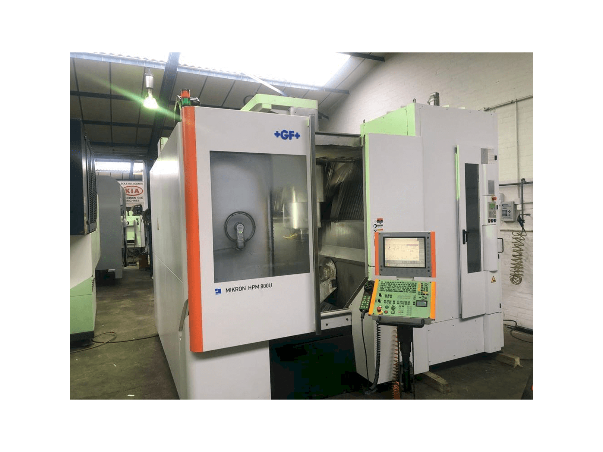 Vista Frontal da MIKRON HPM 800U máquina