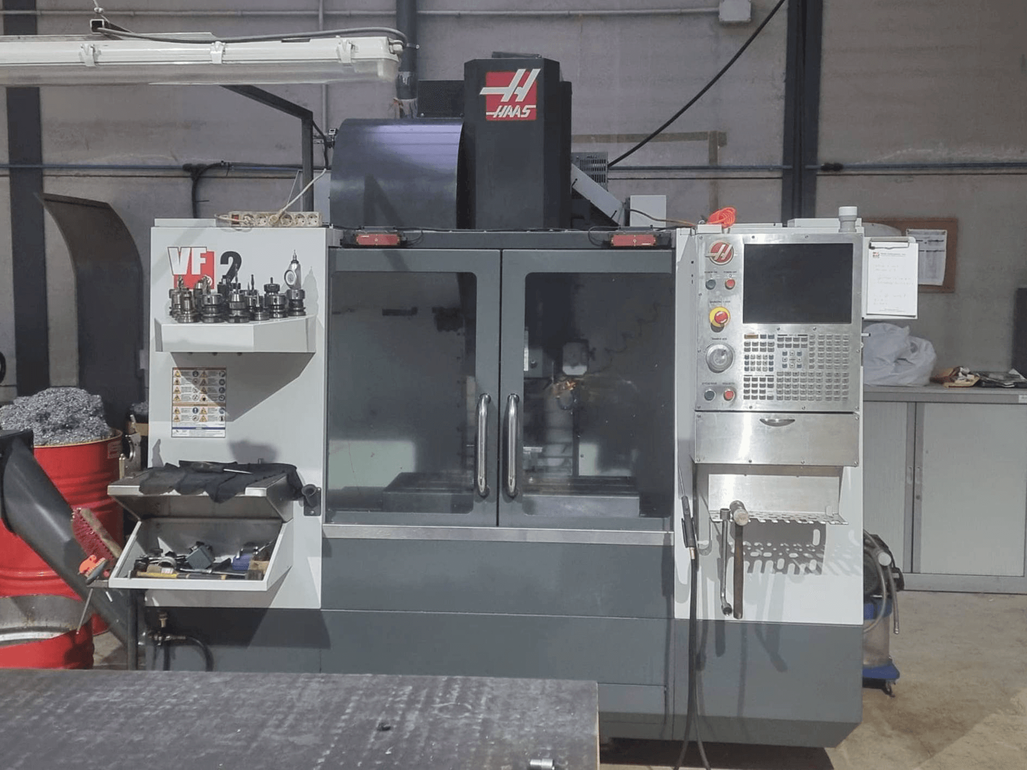 Vista Frontal da HAAS VF-2 máquina