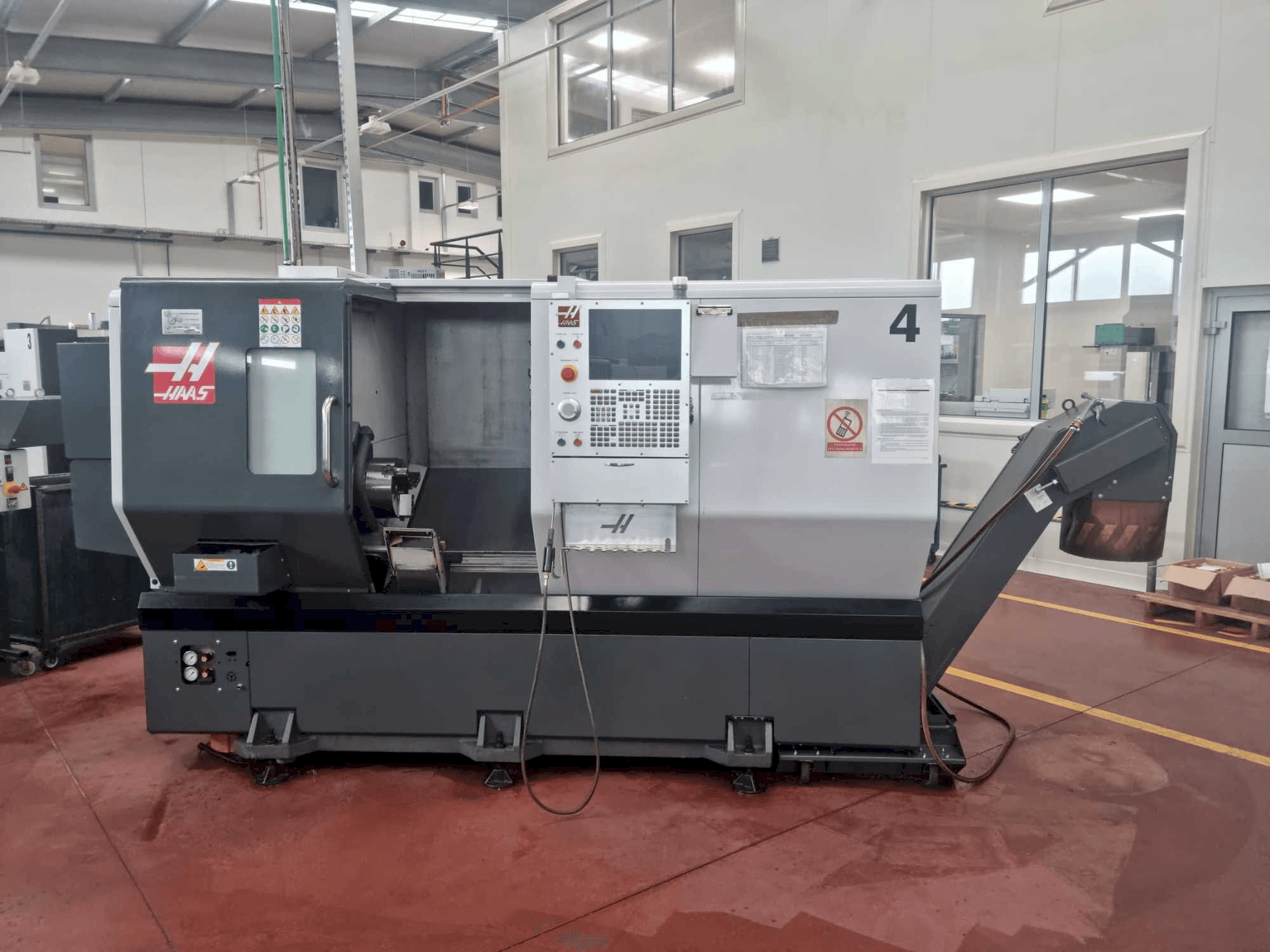 Vista Frontal da HAAS ST-30Y máquina