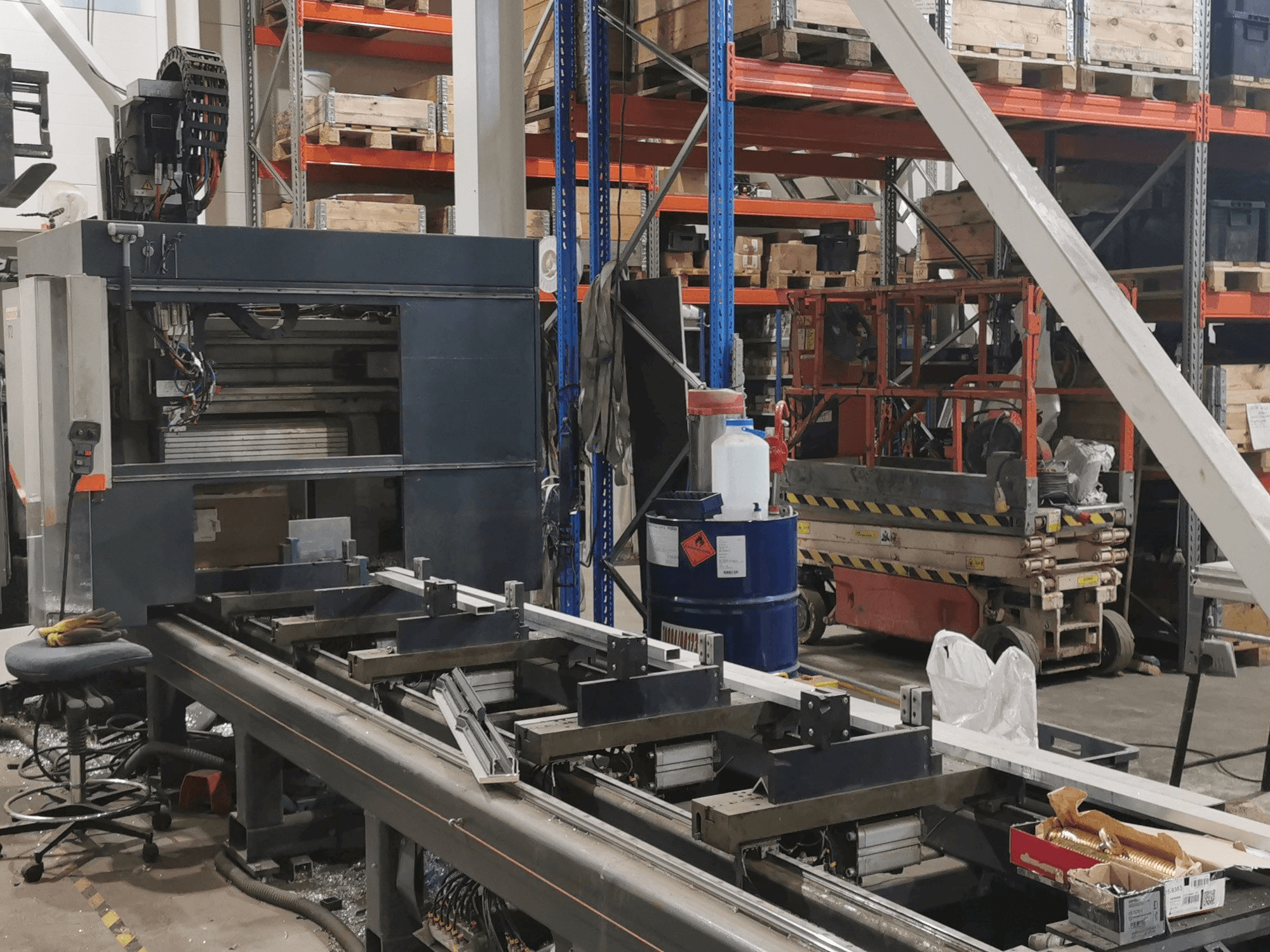 Vista Frontal da Elumatec SBZ 140 máquina