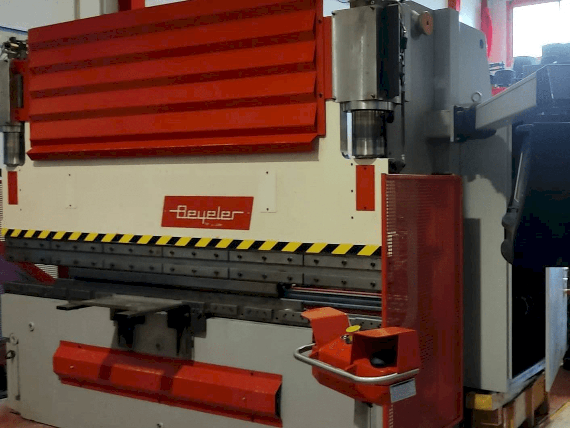 Vista Frontal da BEYELER PR6 1500 x 3100 máquina