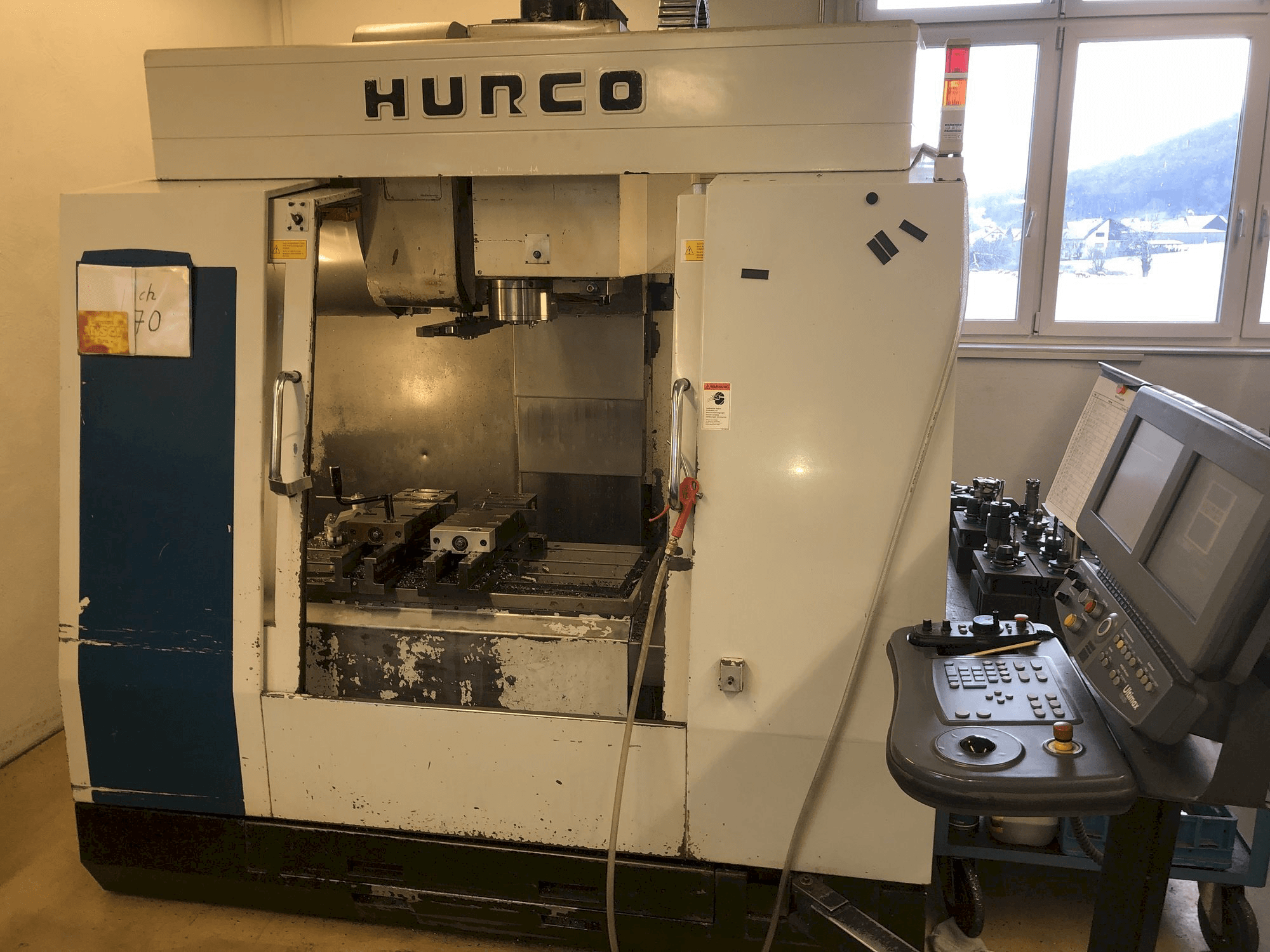 Vista Frontal da Hurco BMC 30M máquina