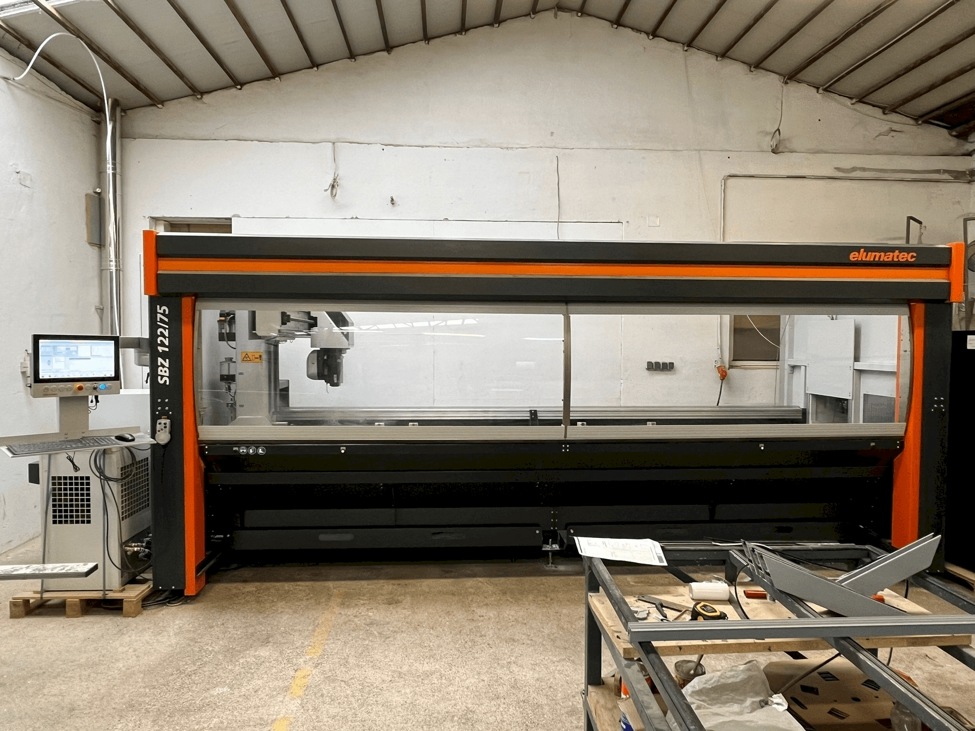 Vista Frontal da Elumatec SBZ 122/75 máquina