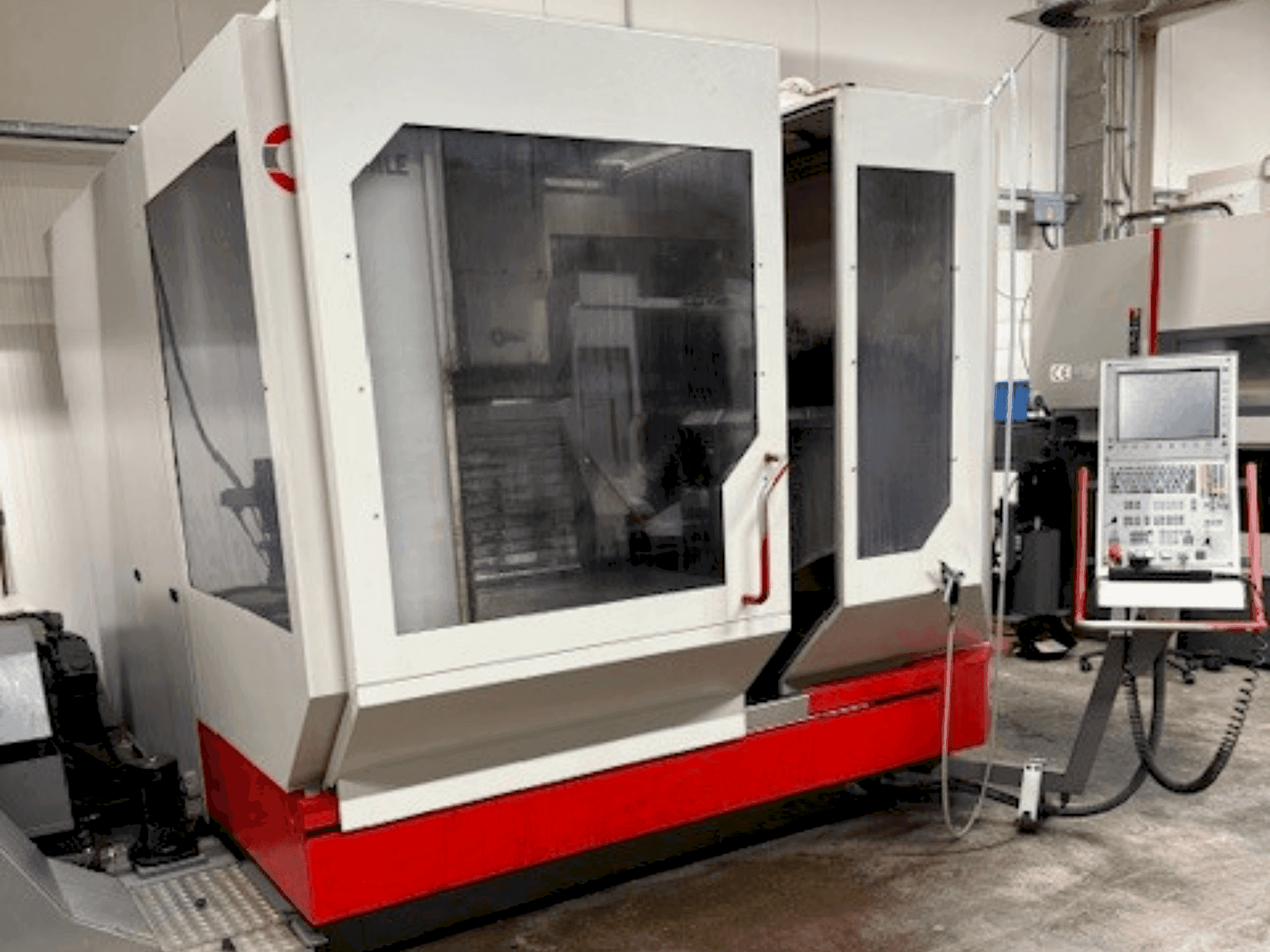 Vista Frontal da HERMLE U 1130 máquina