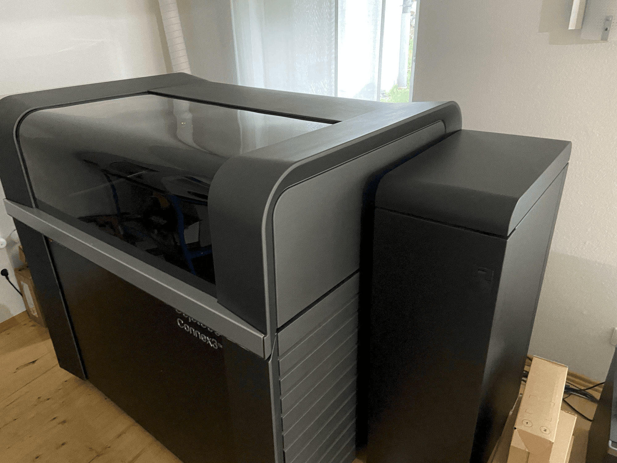 Vista Frontal da Stratasys Objet500 Connex3 máquina